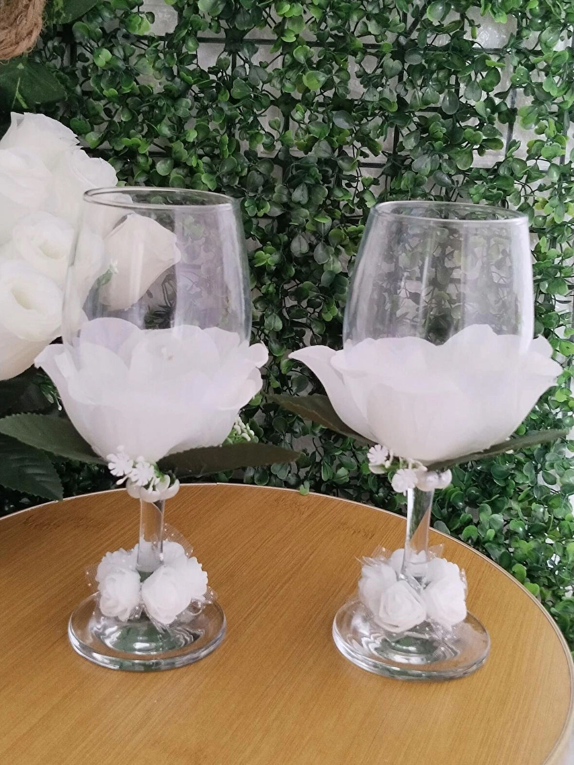 Gelin damat kadehi düğün nişan beyaz güller 