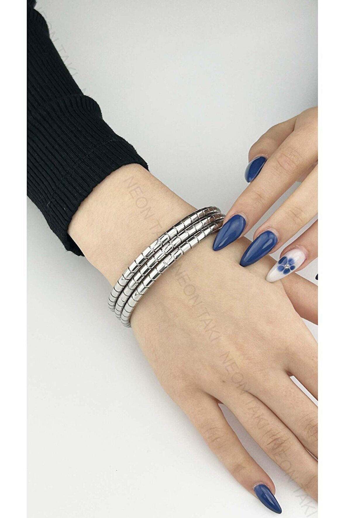 Ajda Model, Paslanmaz Çelik Kelepçe Bileklik 104, Çap 65 Mm, Gümüş Renk