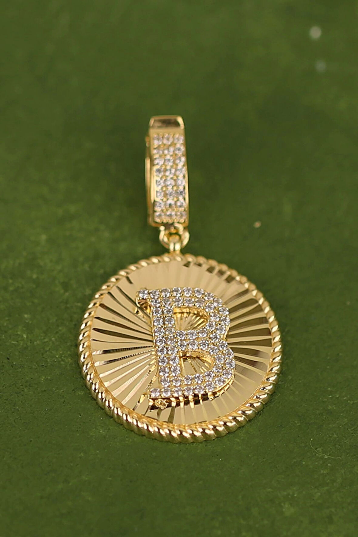 B Harfi Altın Kolye Ucu