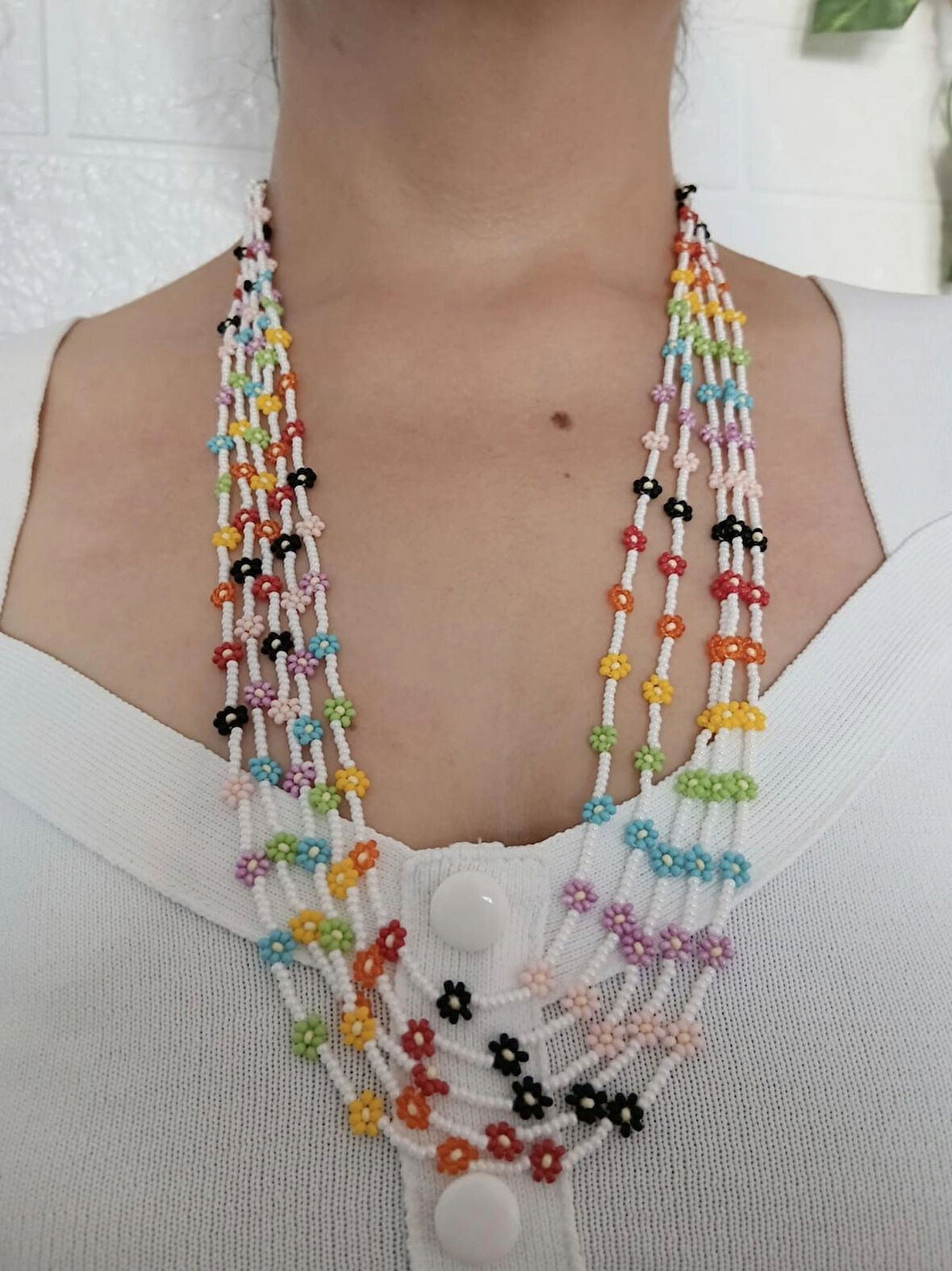 Yaz boncuklu işlemeli çok katlı çiçekli kolye