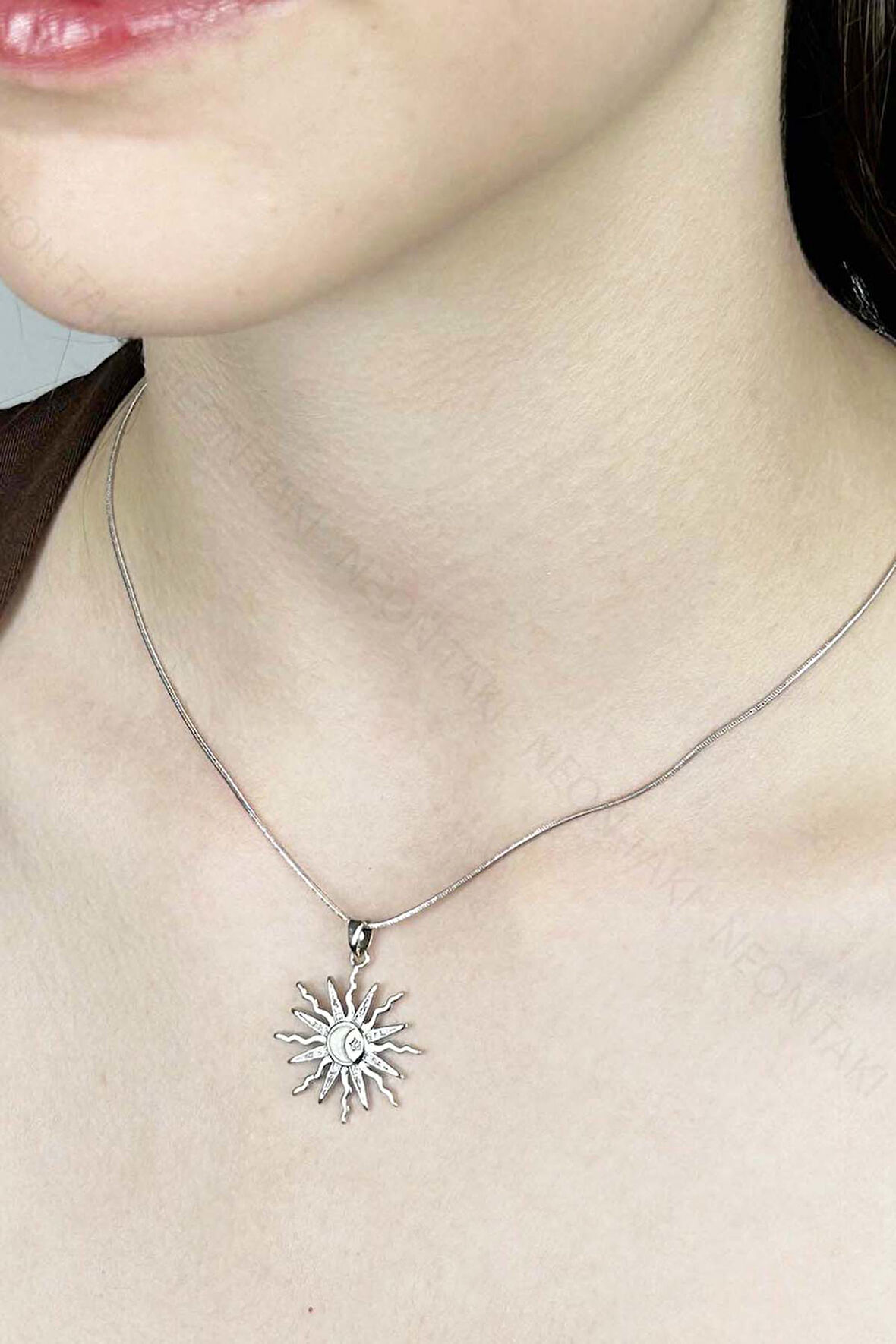 Zirkon Taşlı, Mineli Güneş Figürlü Paslanmaz Çelik Kolye 419, Gümüş Renk