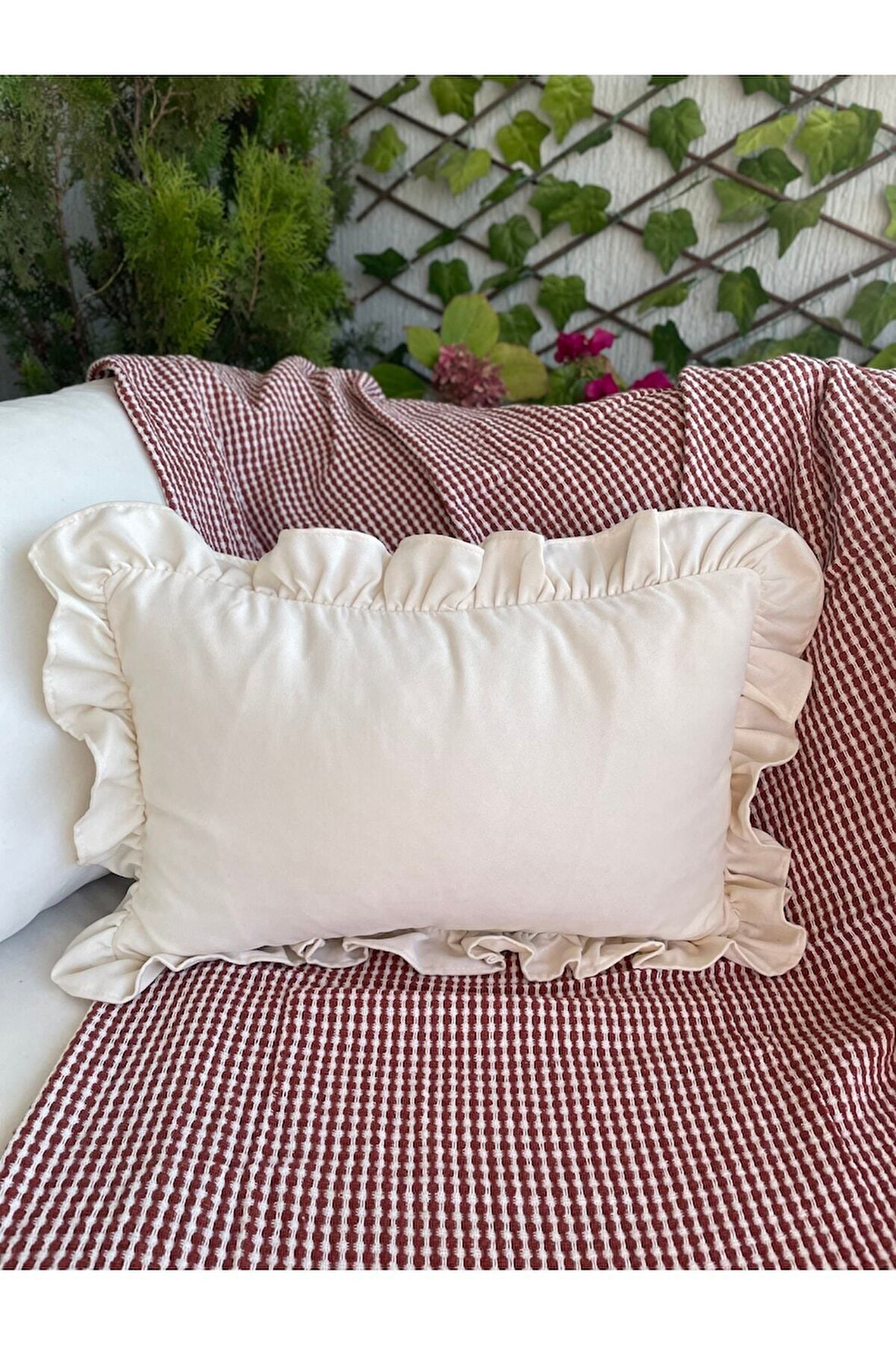 Vintage Fırfırlı Ekru Kırlent Kılıfı