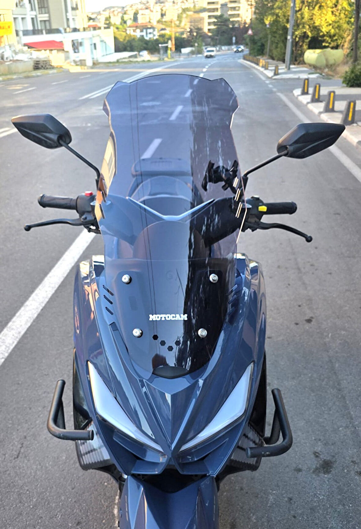 MOTOCAM Küba Newcity 125 Siperlik Ön Cam 2023-2025 Model 65cm Füme Renkli 4mm ORTA BOYLU