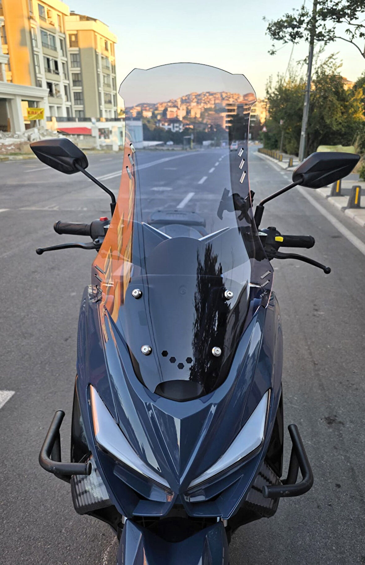 MOTOCAM Küba Newcity 125 Siperlik Ön Cam 2023-2025 Model 75cm Füme Renkli 4mm UZUN CAM