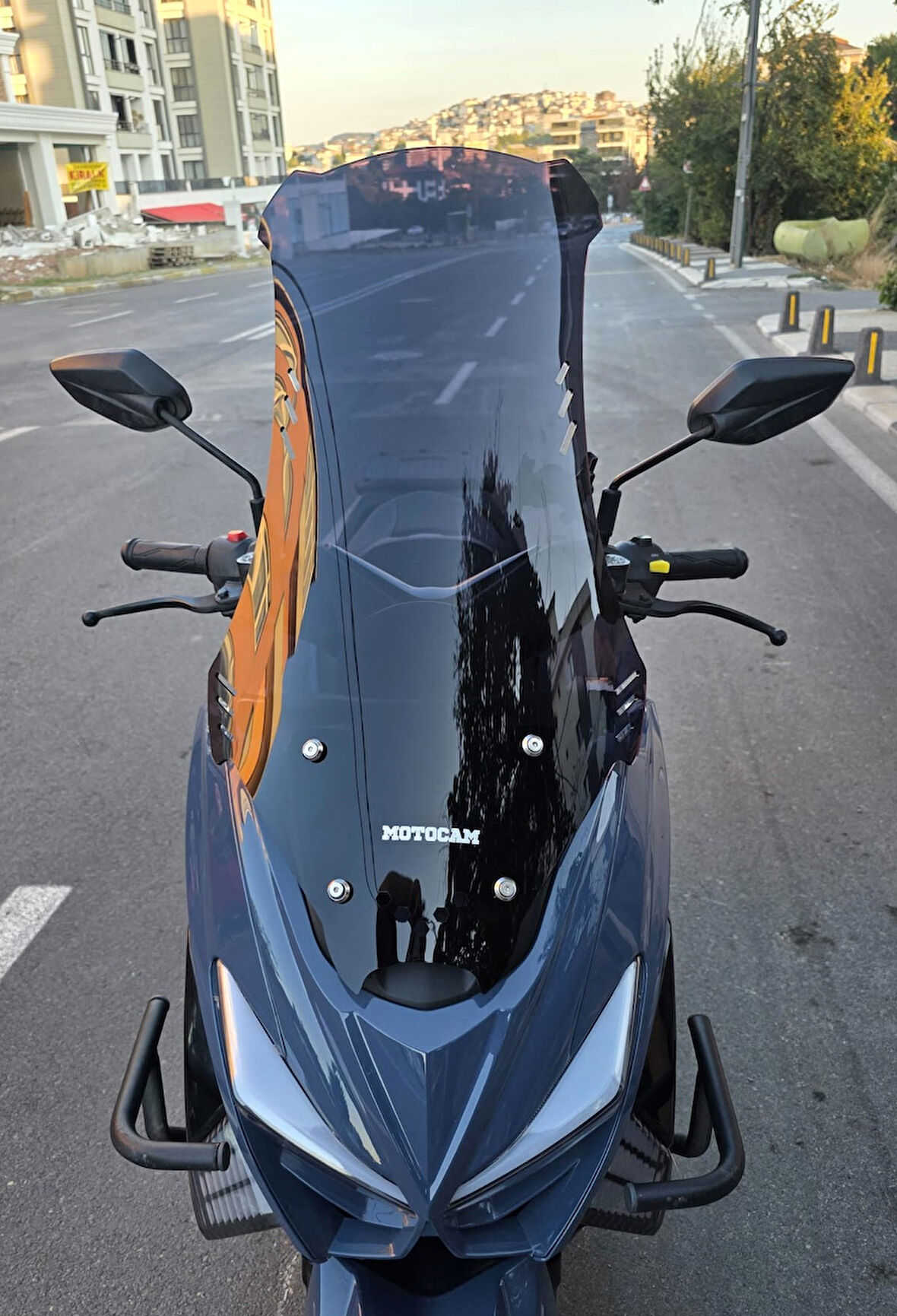 MOTOCAM Küba Newcity 125 Siperlik Ön Cam 2023-2025 Model 75cm Siyah Renkli 4mm UZUN CAM