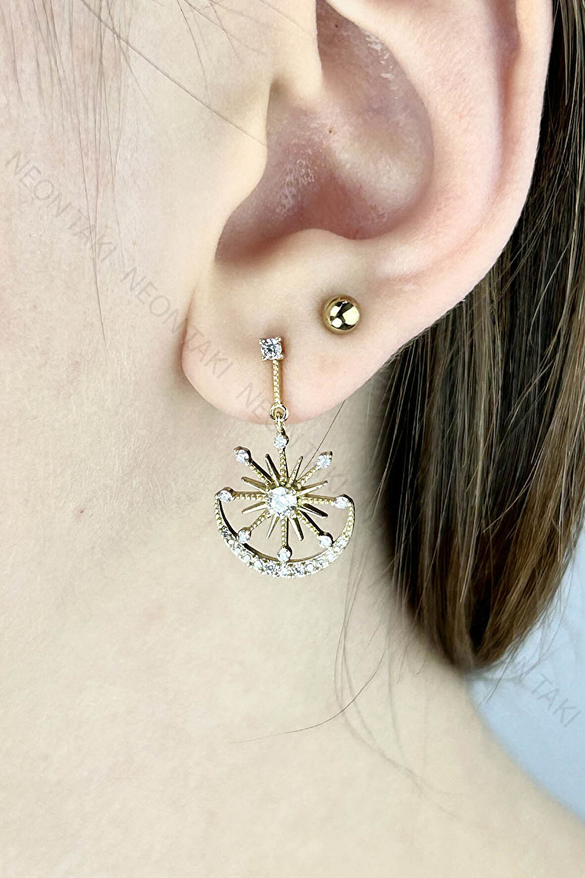 Zirkon Taşlı, Sallantılı, Yıldız Küpe 653, Altın Rengi