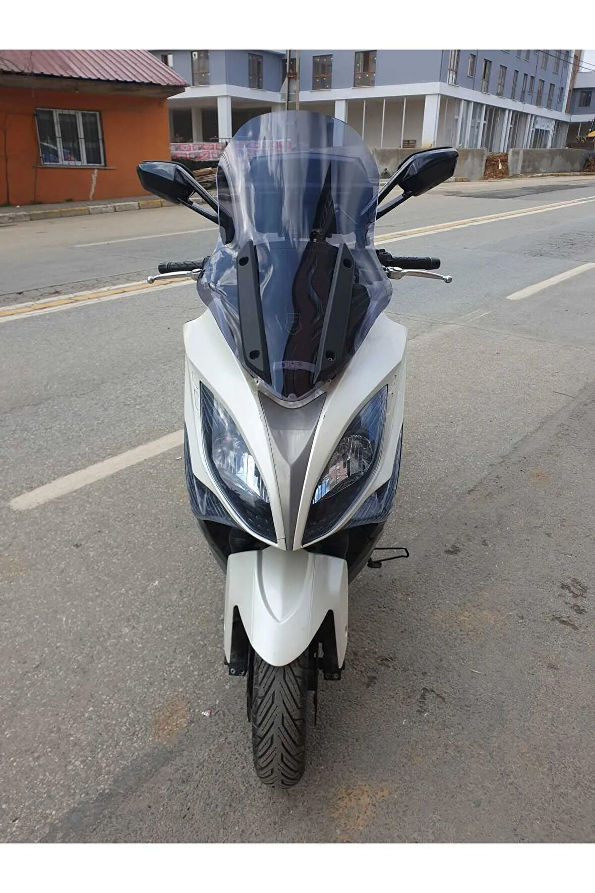 Kymco Xciting 400 İ Ön cam 2015 Model Yılı 72cm Açıkfüme Renk 4mm Uzun ve geniş