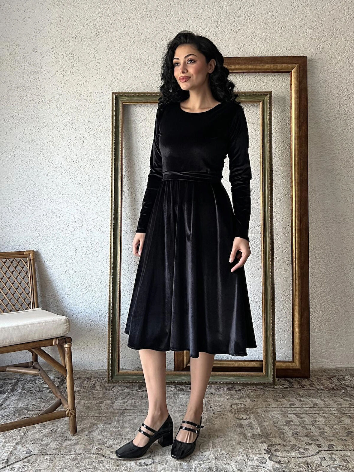 Siyah Kısa Kloş Kadife Elbise