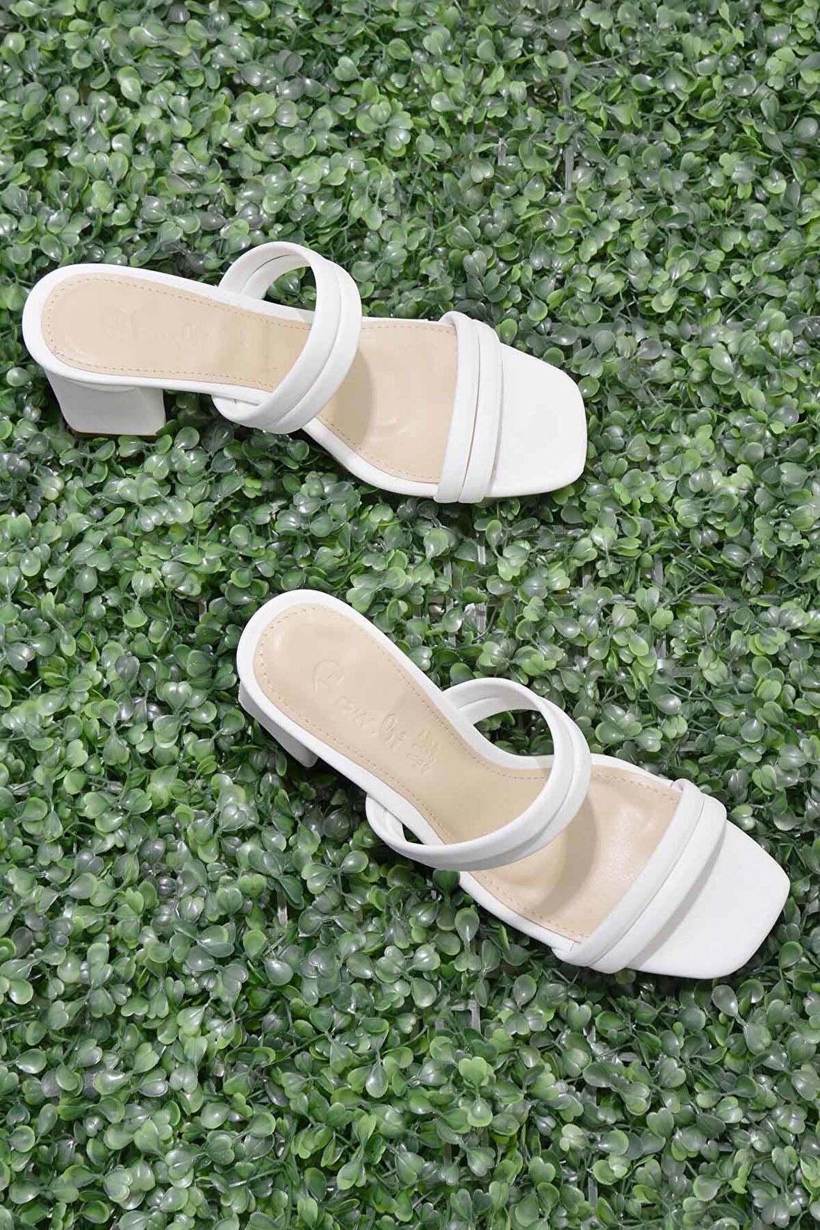 Bambi Beyaz  Kadın Terlik K04503560409