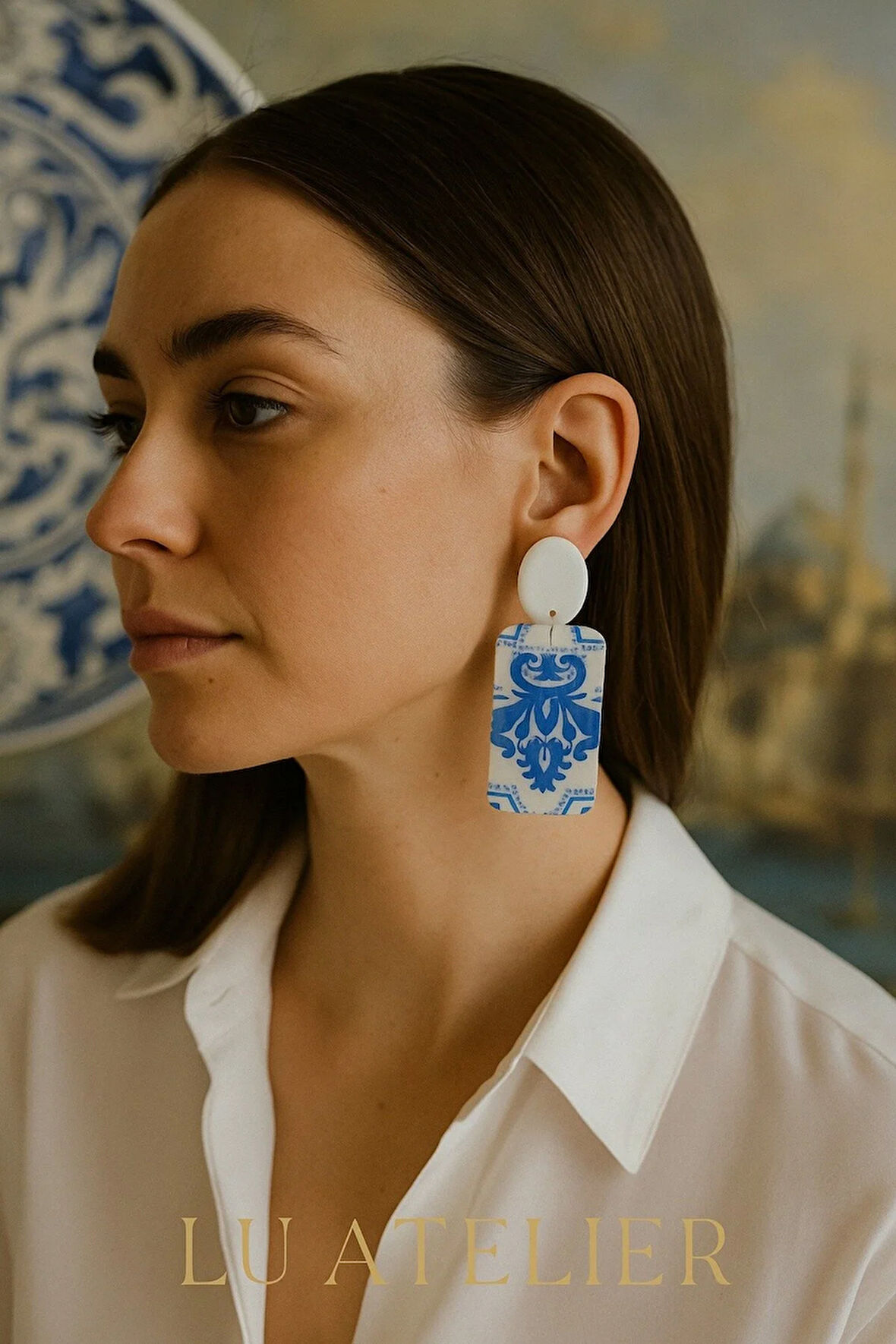 Lu-1 El Yapımı Etnik Desenli Polimer Kil Küpe – Mavi & Beyaz