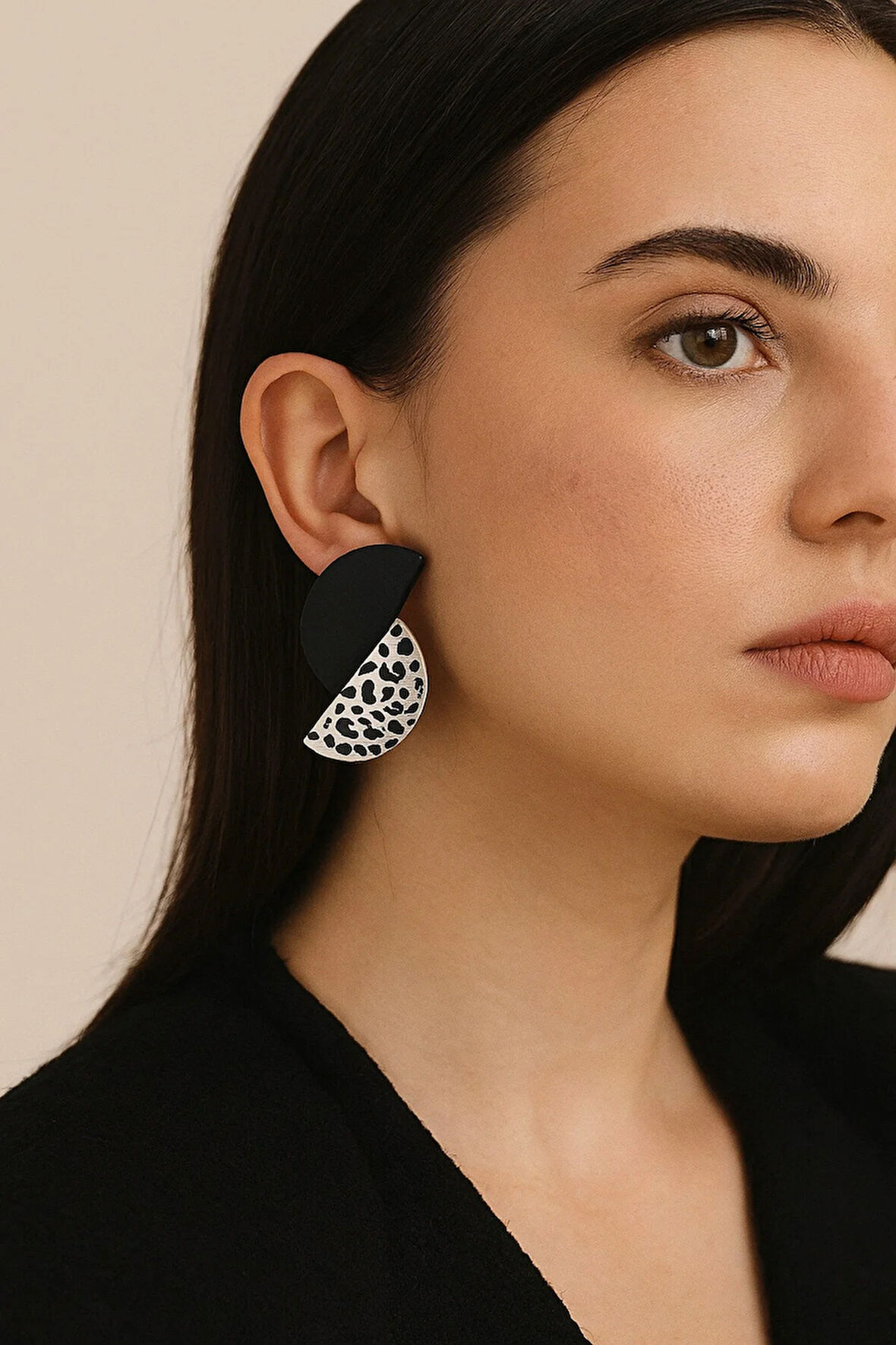 Noirla - Siyah ve Leopar Desenli Yarım Daire Tasarım Küpe