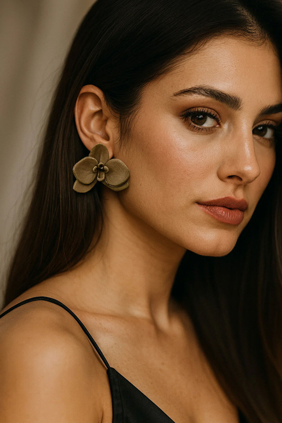 Orchidée Noire – El Yapımı Siyah Orkide Tasarım Küpe | Lu Atelier