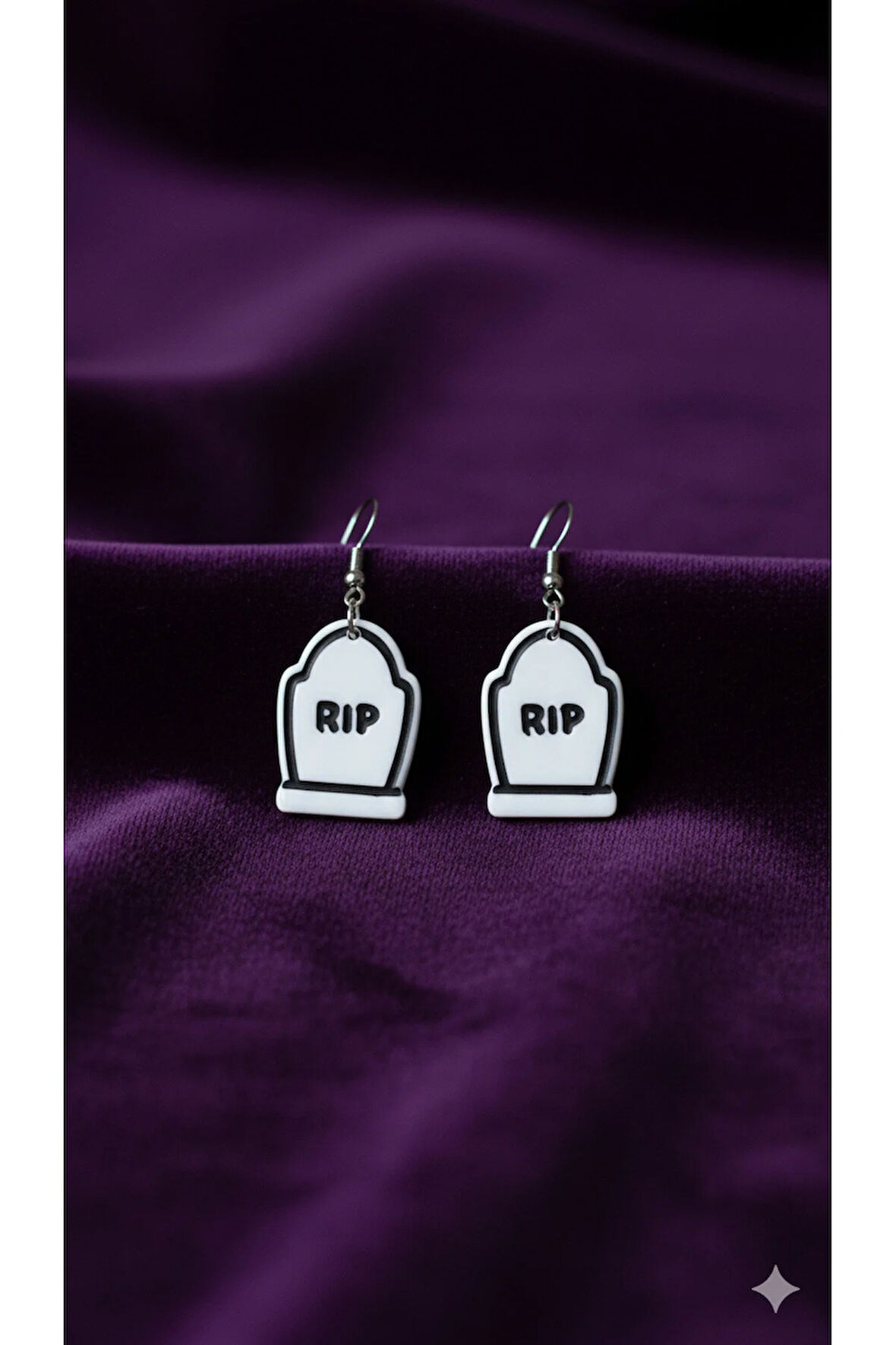 Grave Noir Gotik Tasarım El Yapımı Polimer Kil Küpe – Alternatif Tarz Halloween Konsept Küpe