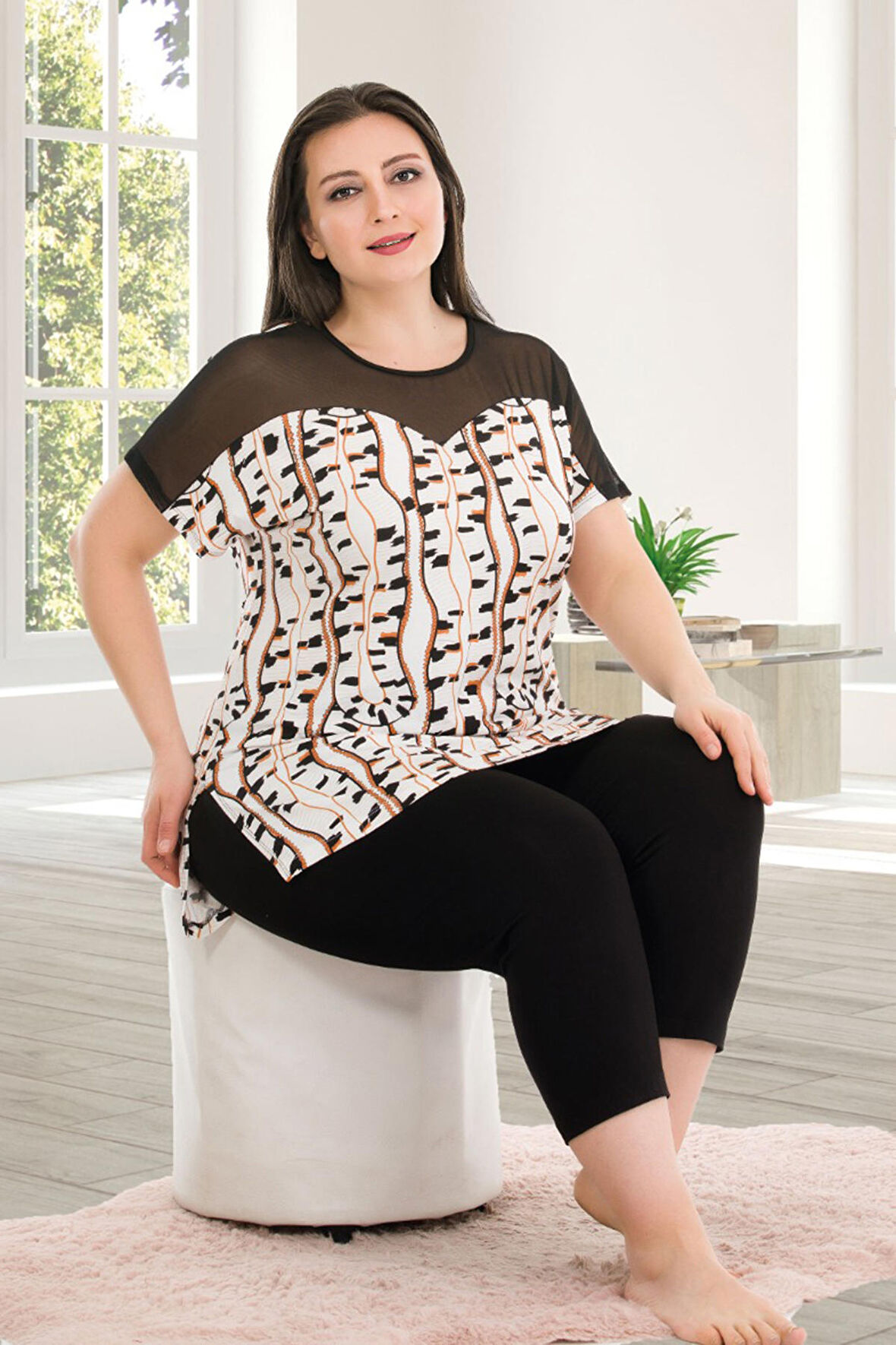 Siyah - Beyaz Renk ve Çizgi Desenli Lady 10675 Büyük Beden Kapri Pijama Takımı