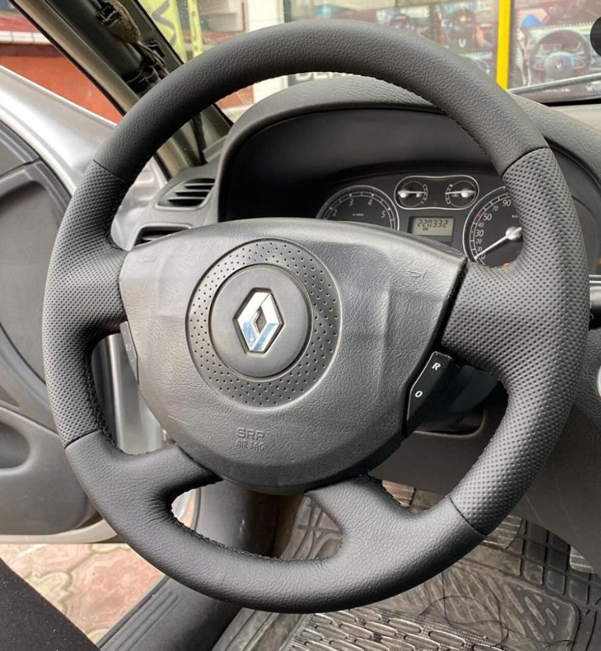 RENAULT LAGUNA2 İNTİALE (2003) ARACA ÖZEL DİKMELİ DİREKSİYON KILIFI