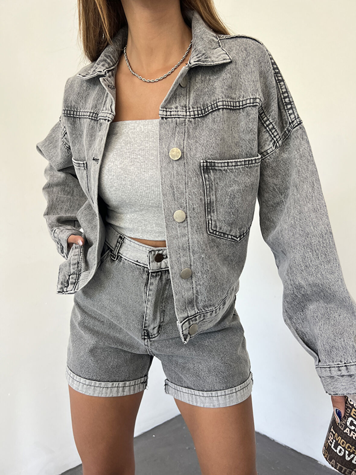 Kadın Düğmeli Çift Cepli Crop Denim Ceket 