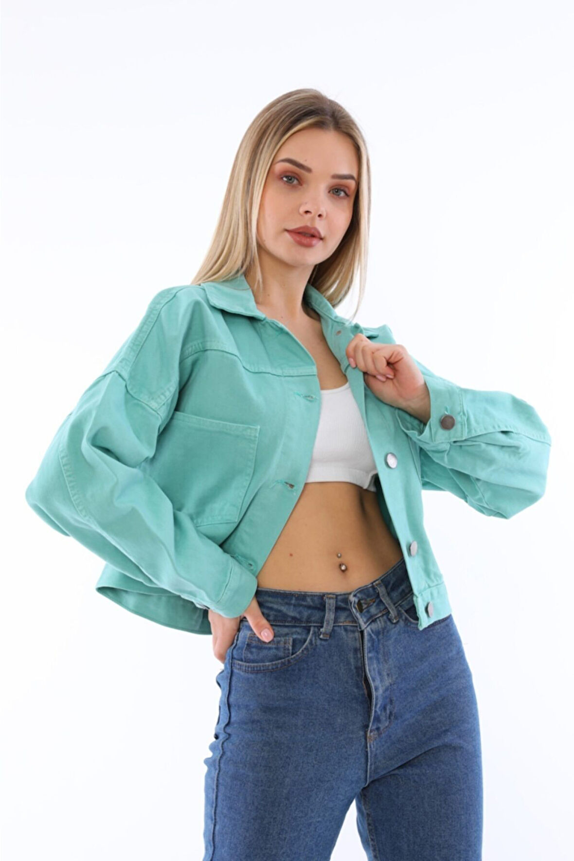 Kadın Düğmeli Çift Cepli Crop Denim Ceket 