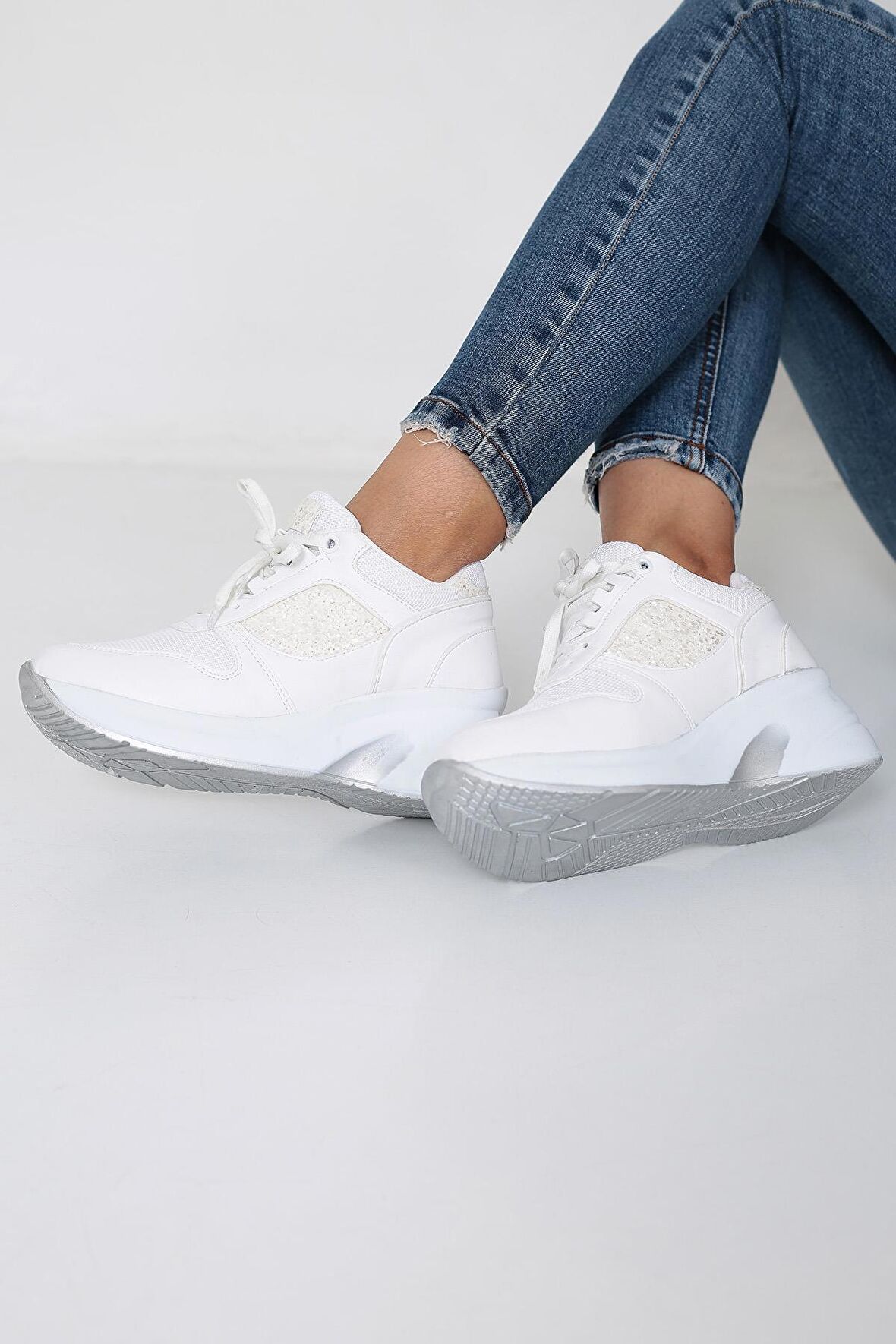 Kadın Beyaz Renk Taşlı Gizli Topuk Rahat Kalıp Bağcıklı Sneaker Ayakkabı LDY-392
