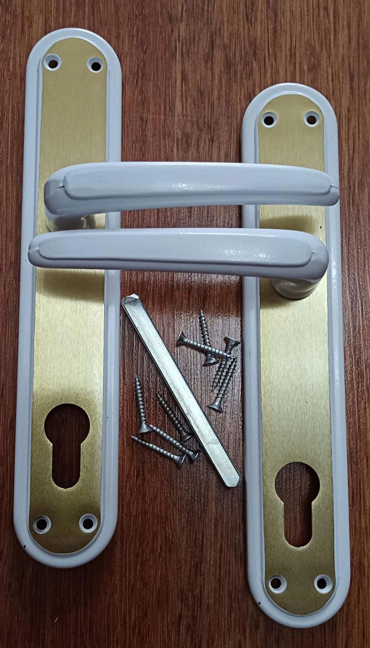 AYDEMİR SALİH LÜX BEYAZ YALE (1 TAKIM )