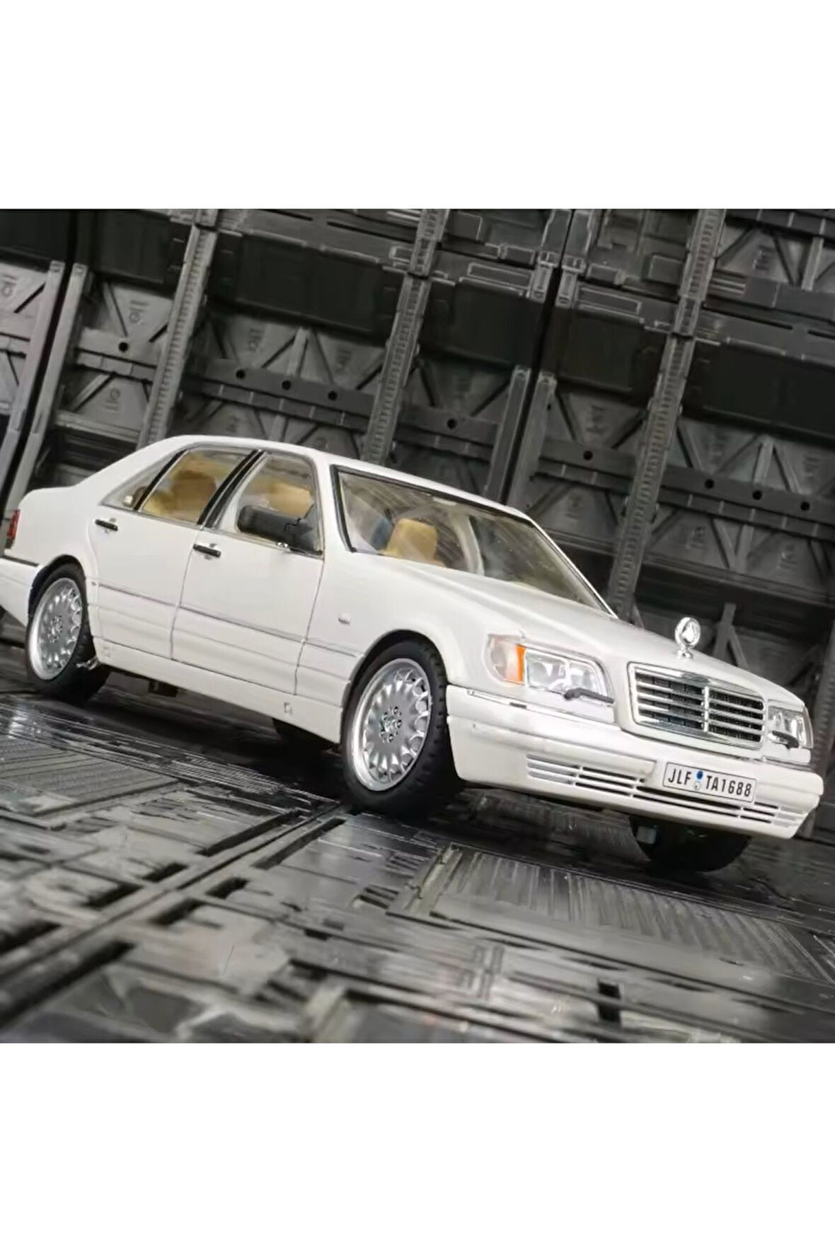 1:24 W140 SEL Kapıları Açılabilen Model Araba