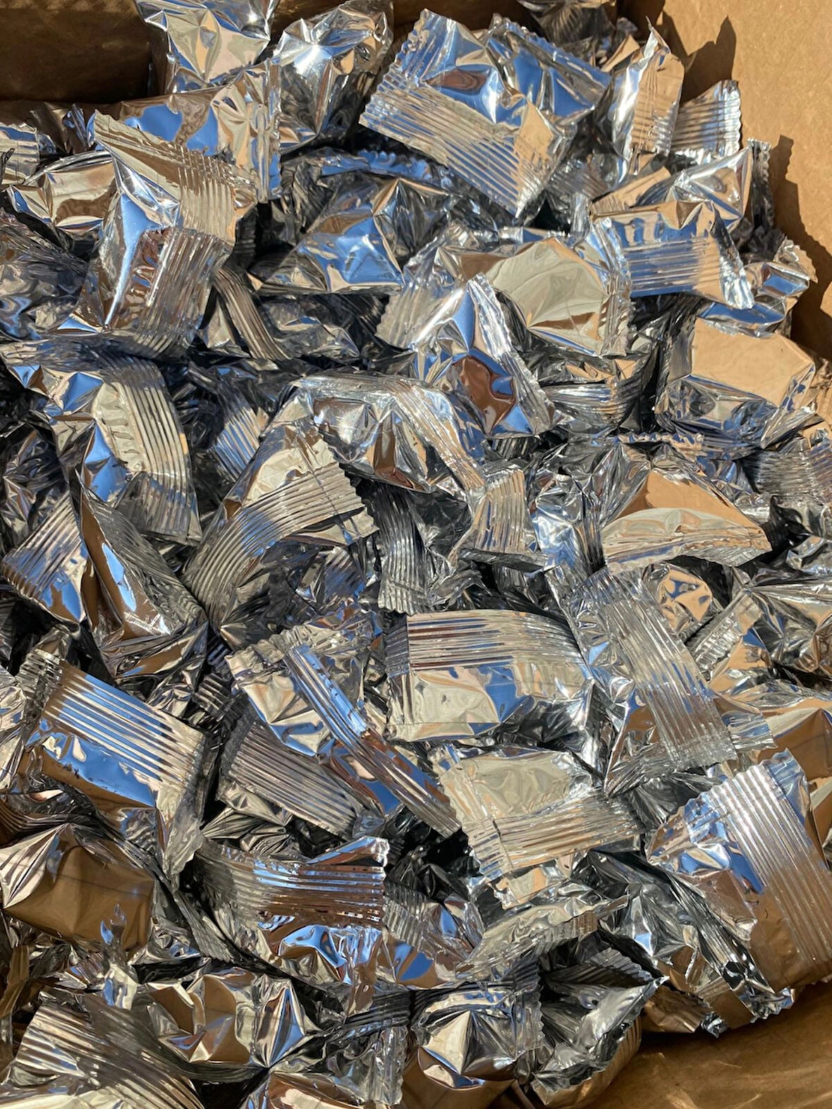 Gerçek Sütlü Çikolata Kaplı Fındıklı Lokum 1 Kg (~90-95 Adet) – Tek Tek Paketli, Premium İkramlık & Kahve Yanı