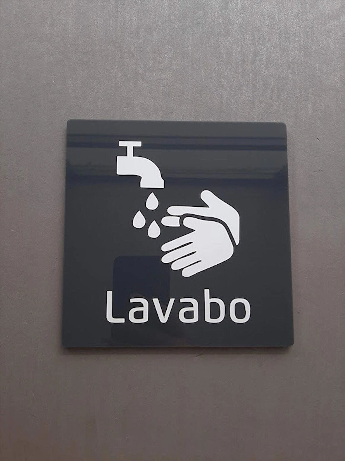 Lavabo Kendinden Yapışkanlı Yönlendirme Levhası