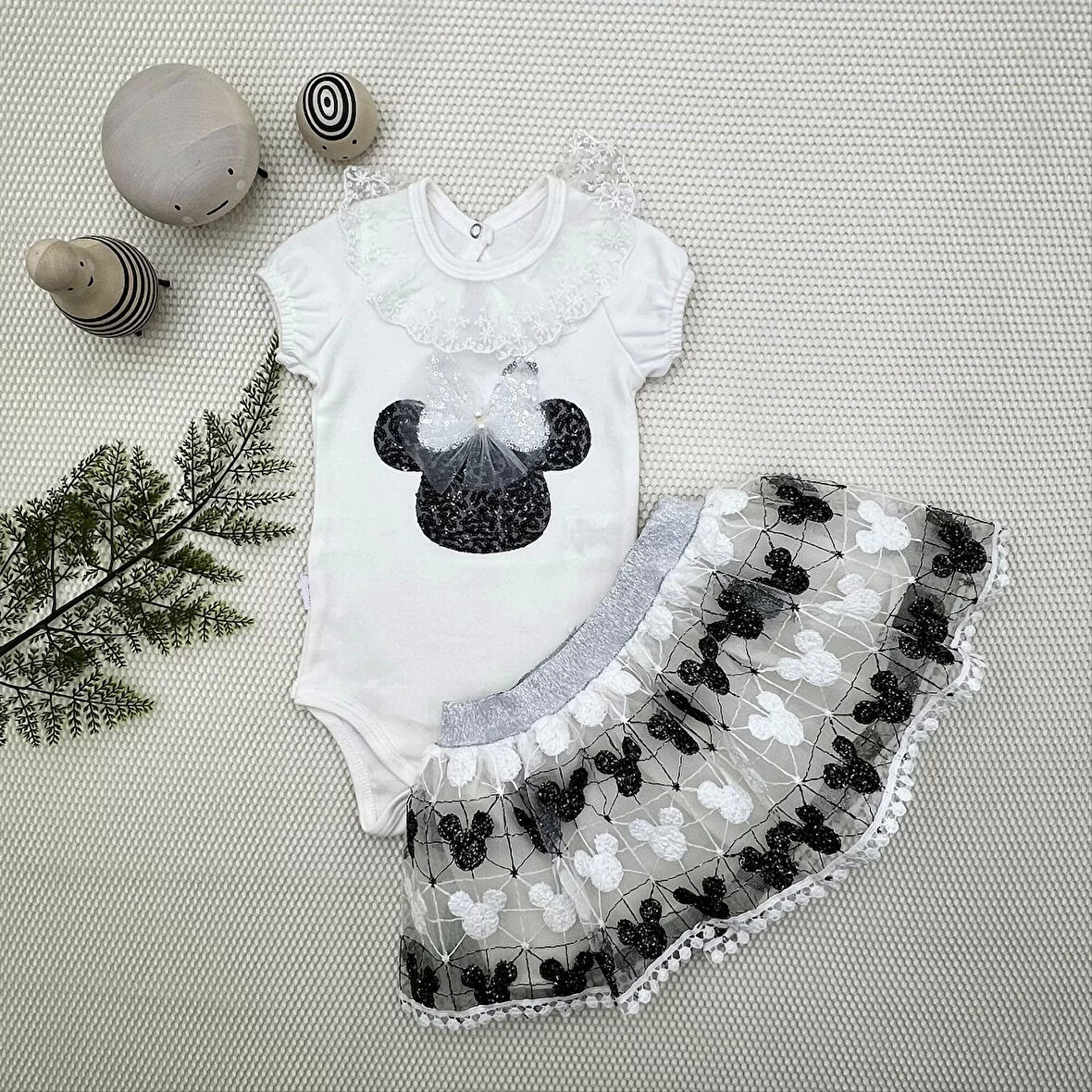 Lenaca 1-2-3 Yaş Payetli Mickey Nakışlı  Kısa Kollu Brode Etekli 2li Kız Bebek Takımı