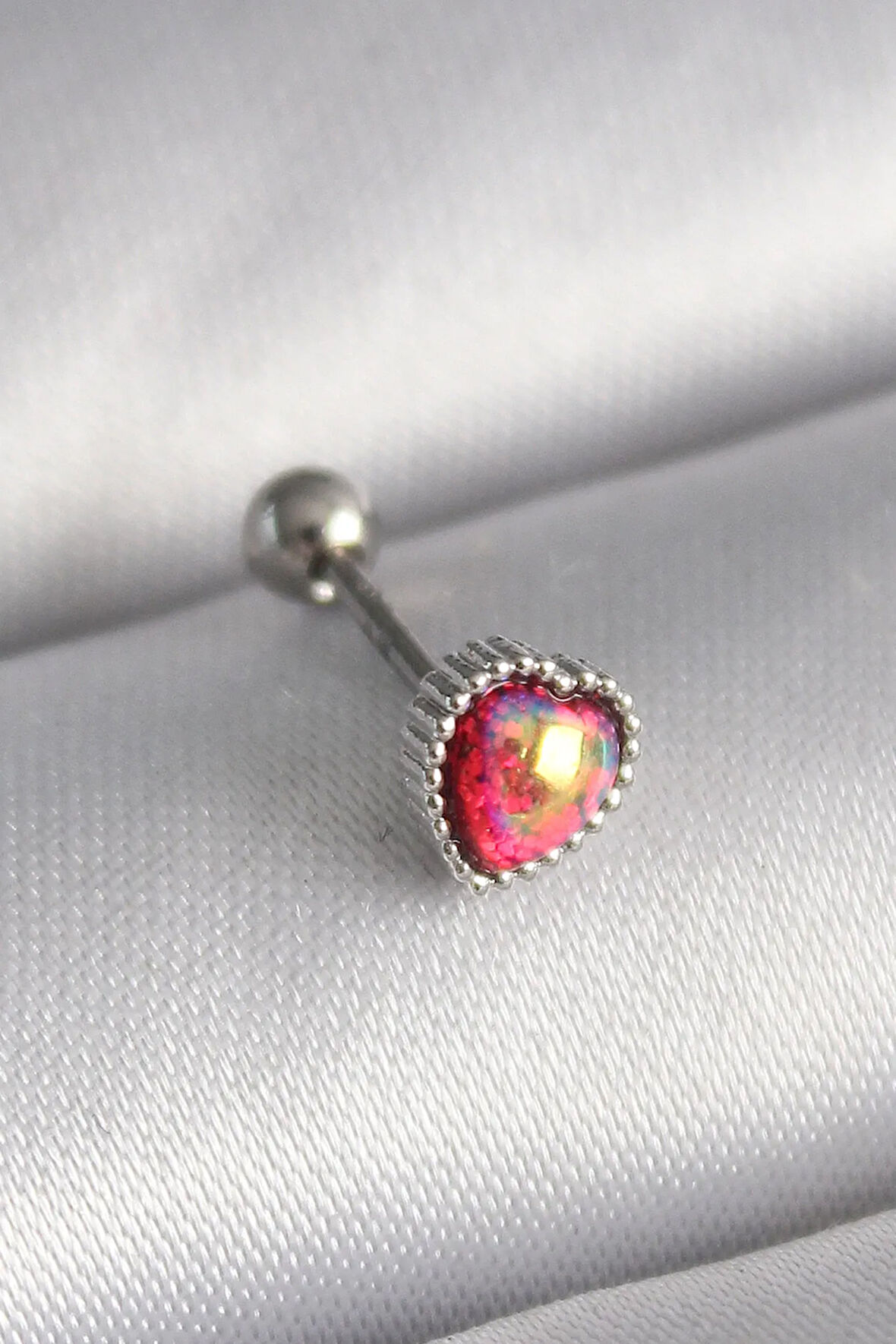316L Çelik Gümüş Renk Kırmızı Mineli Kalp Tragus Piercing - Lisinya