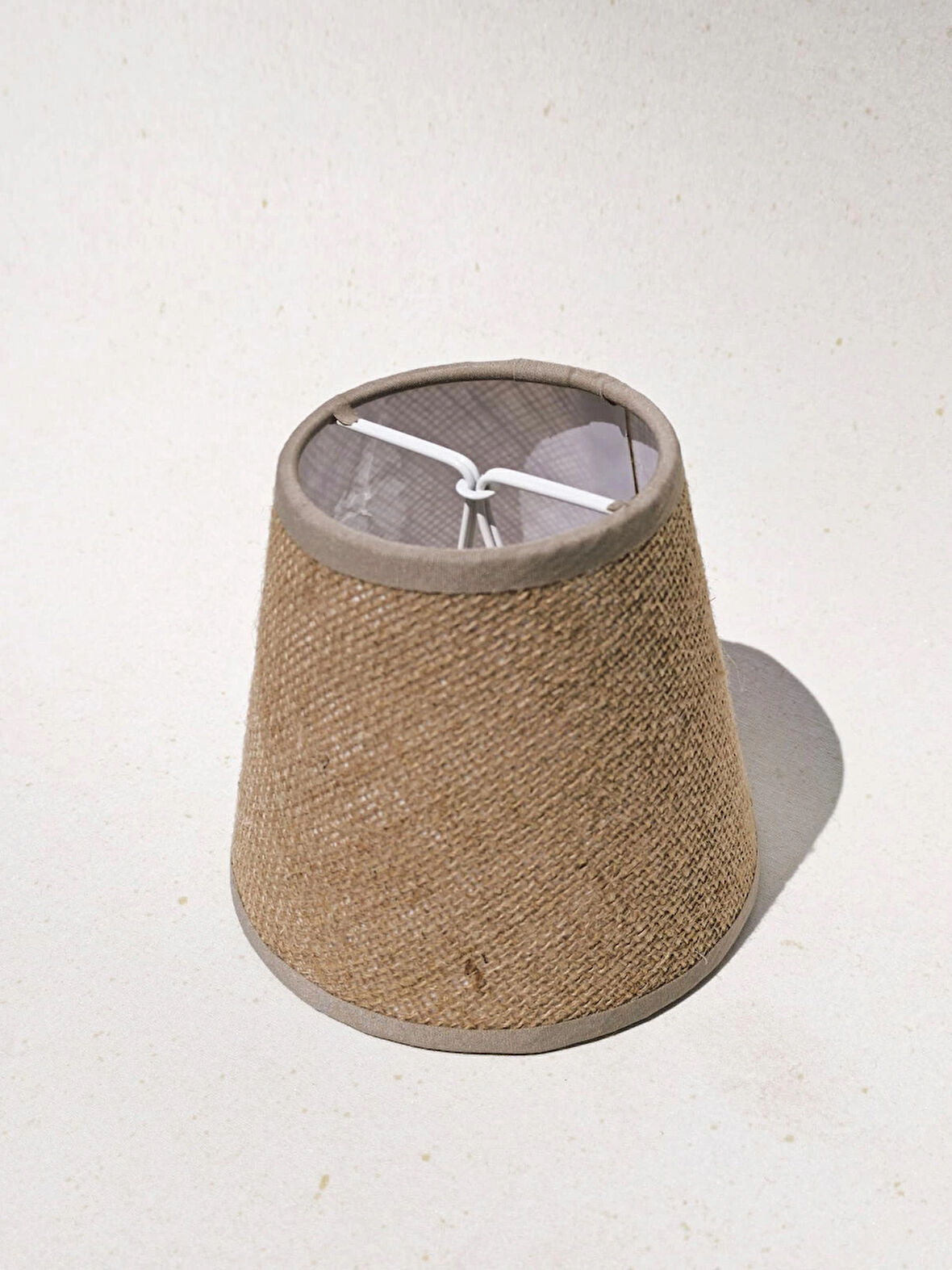 Mini Boy Maşalı Avize Abajur Başlığı – Mum Ampul Üstüne Takılır, 14 cm Alt Çap, 12 cm Yükseklik (Jüt Kumaş)