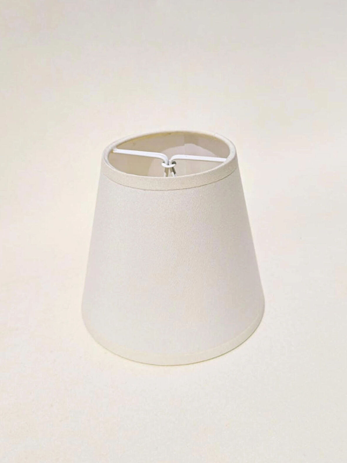 Mini Boy Maşalı Avize Abajur Başlığı – Mum Ampul Üstüne Takılır, 14 cm Alt Çap, 12 cm Yükseklik (Krem)