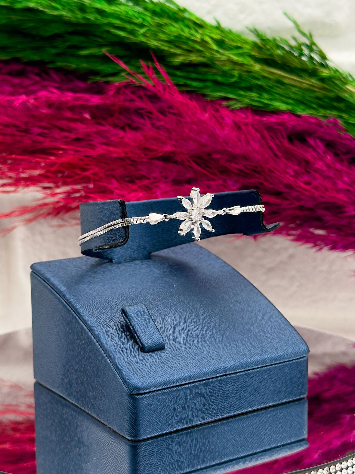 925 Ayar Gümüş Zirkon Taşlı Lotus Modeli Lüks Kadın Bileklik