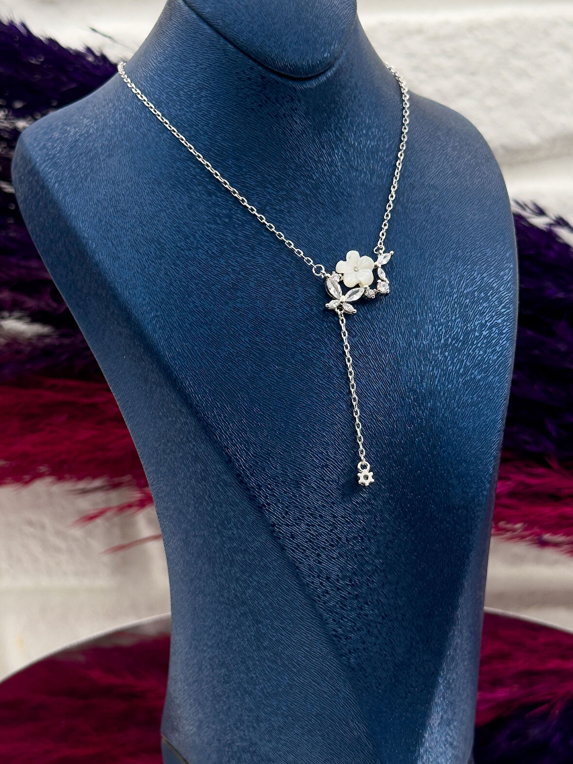 925 Ayar Gümüş Mineli Lotus Modeli Zarif Kadın Kolye