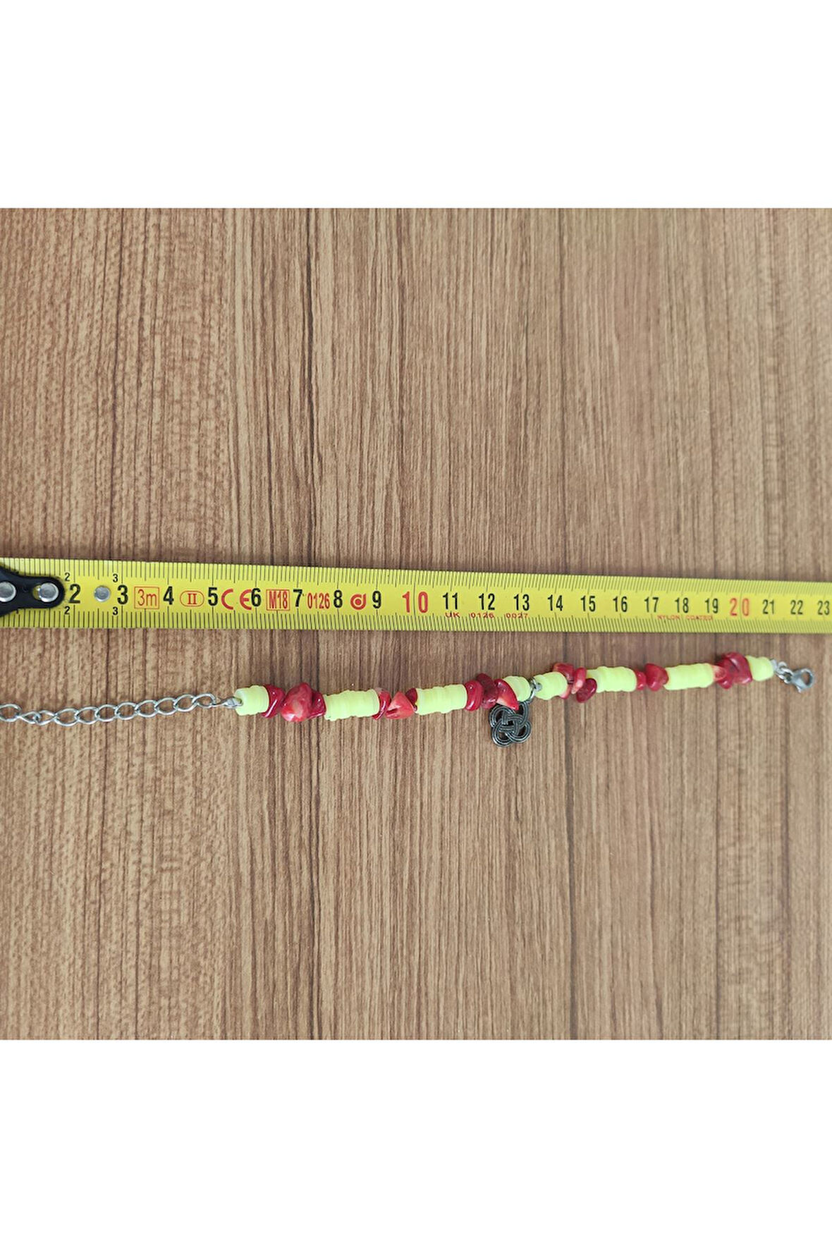 Kırmızı Mercan Taşı & Neon Heishi Boncuklu El Yapımı Bileklik