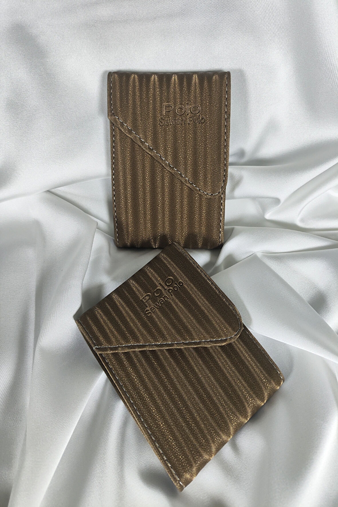 Kahverengi Kadın Cüzdanı Çıtçıtlı Kapaklı, İçten Fermuarlı, Kartlık Bölmeli