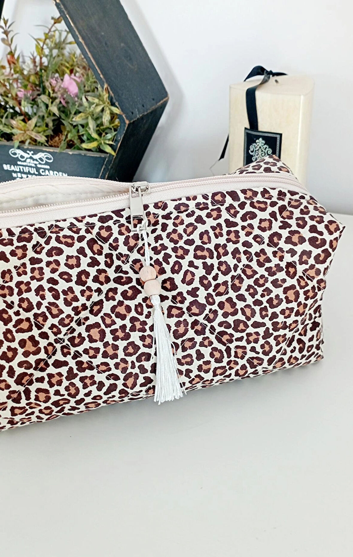 Leopar Desen  Büyük Seyahat ve Makyaj Çantası ( 30 x 10)