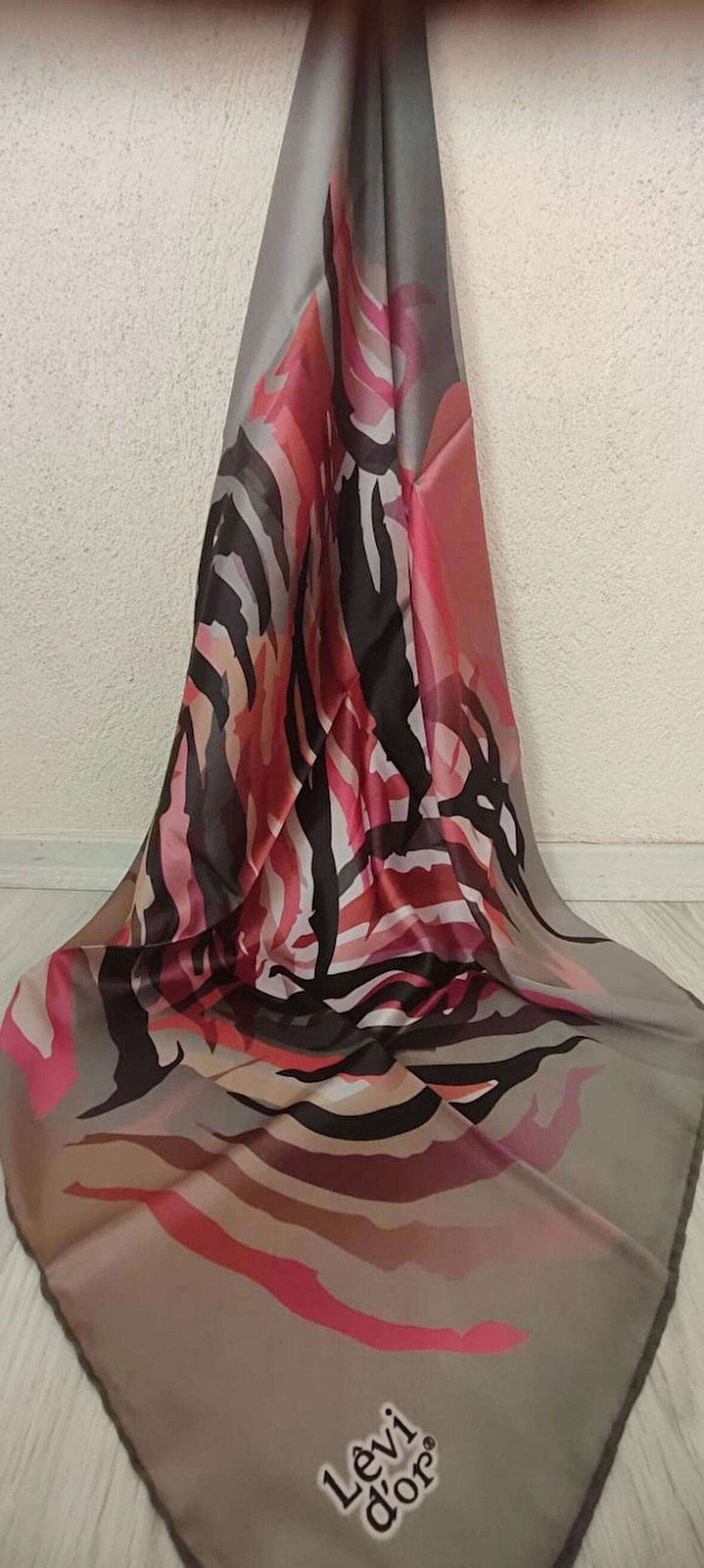 Levidor kristal eşarp gri