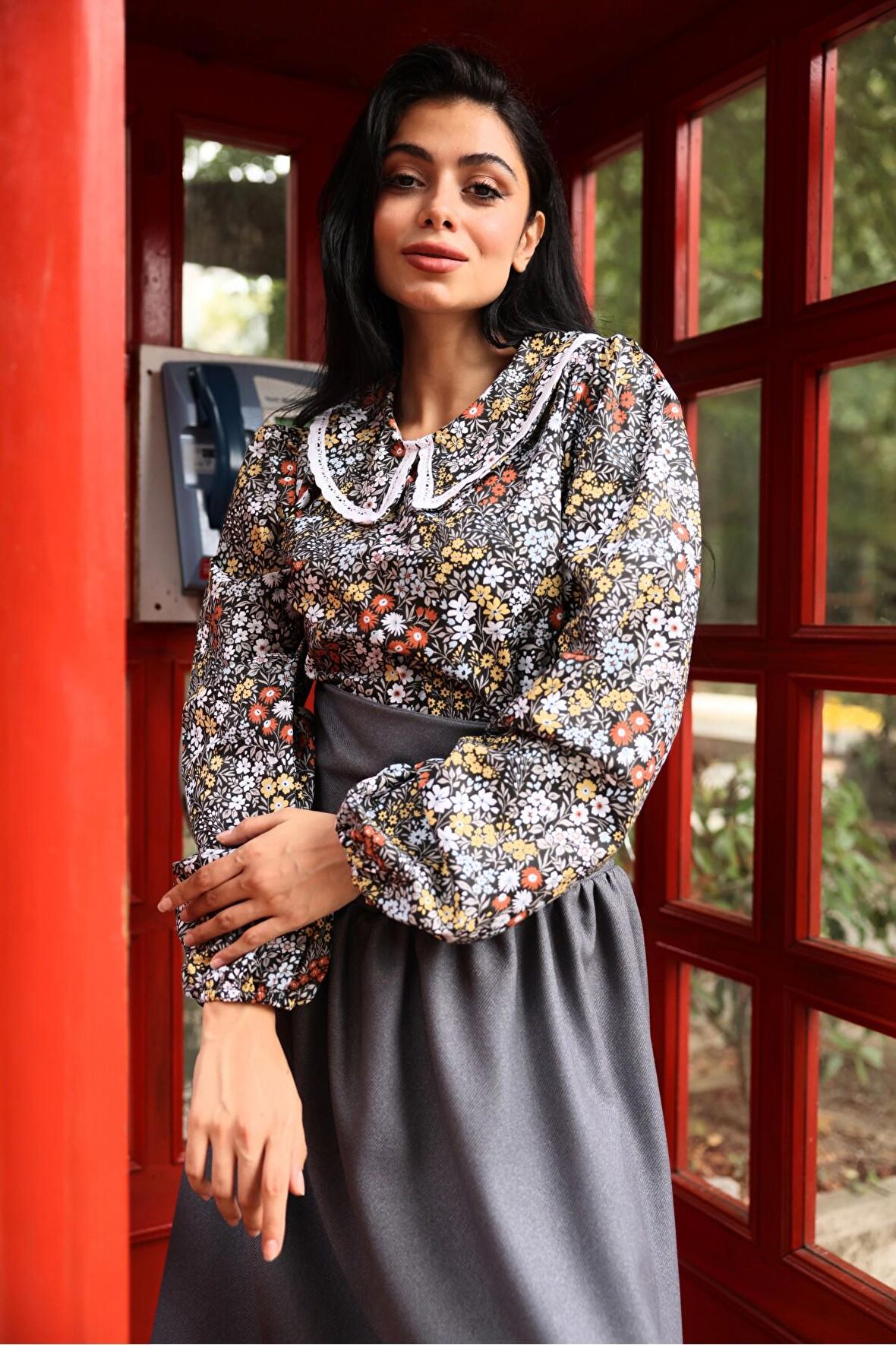 Vintage Siyah-Mavi Çiçekli Bebe Yaka Dantelli Poplin Bluz