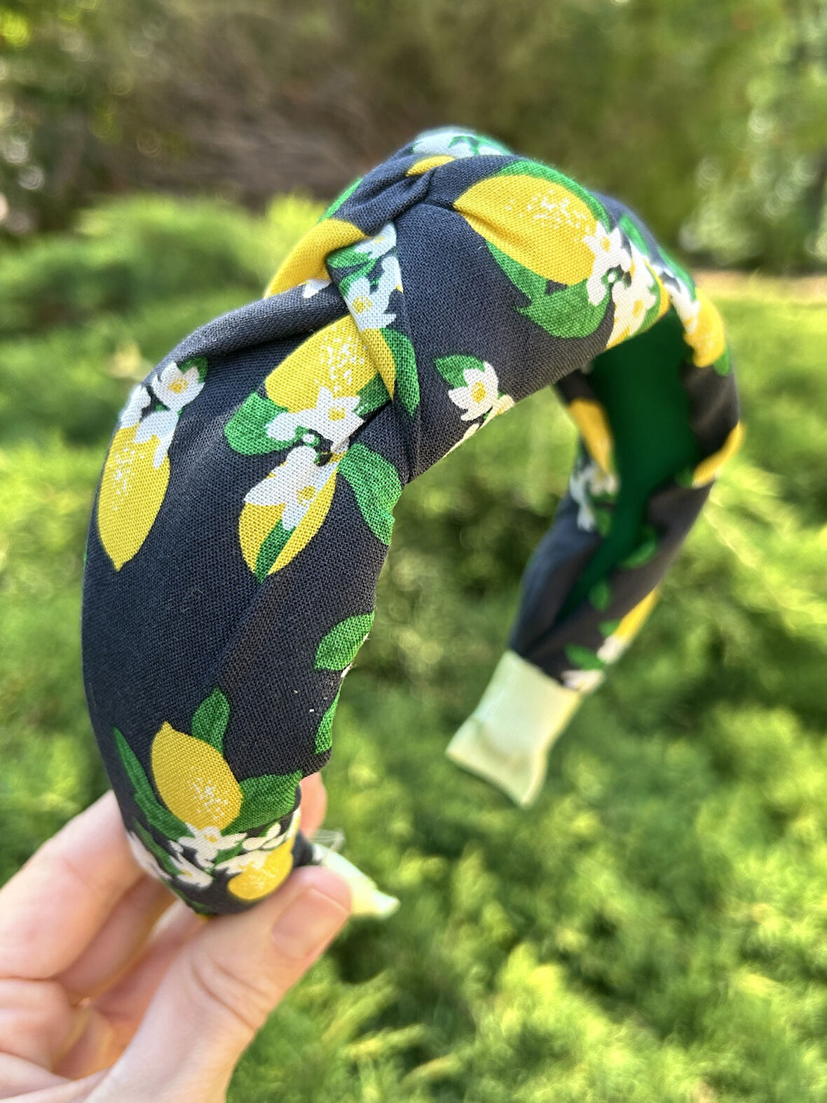 Kadın Kumaş Düğümlü Siyah Sarı Limon Desenli Yazlık Taç