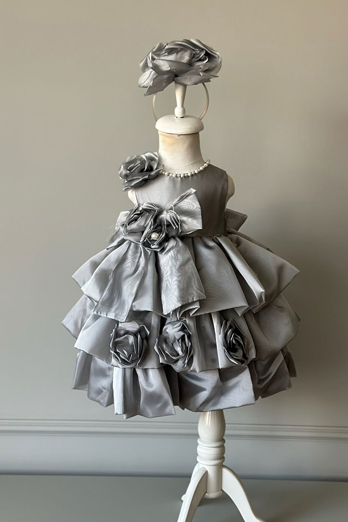 Özel Tasarım Kız Çocuk Elbise, Çiçek ve İnci Detaylı, Fiyonklu, Saç Aksesuarlı_M1125