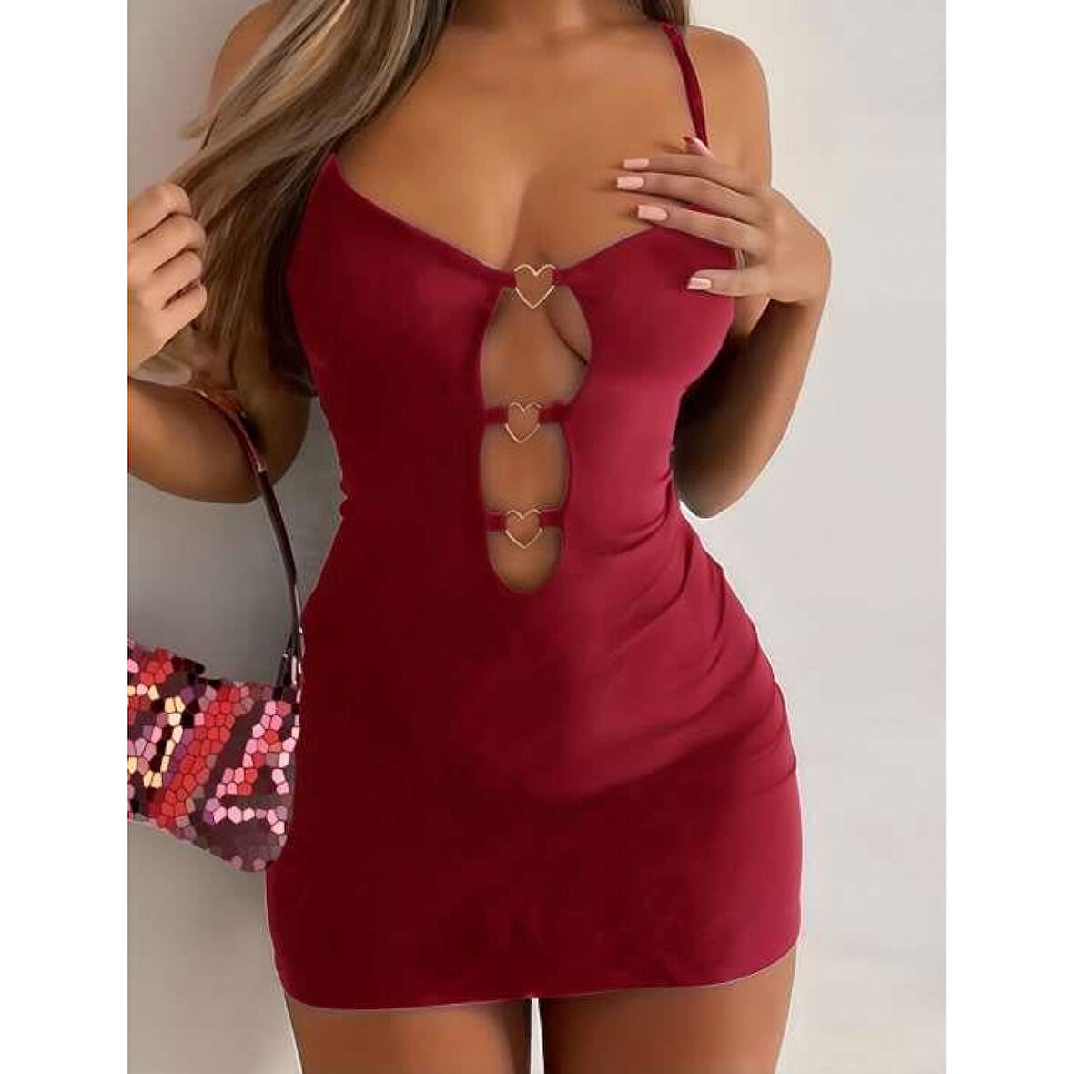 Bordo Göğüs Dekolteli Kalp Detaylı Mini Club Elbisesi