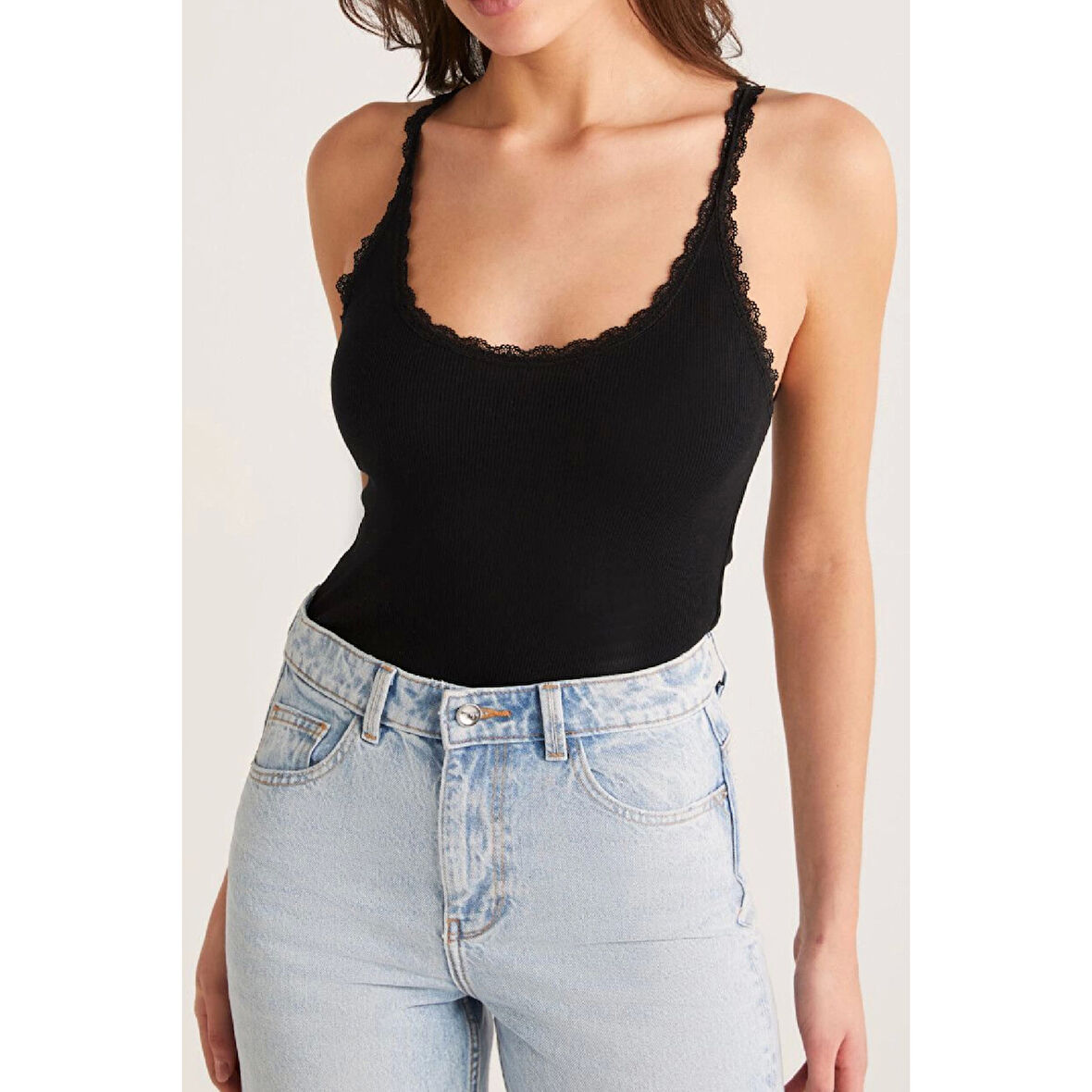 MARSiLYAN- Kadın Siyah Normal Kalıp Dantel Detalı Ince Askılı Oyuk Yaka Atlet