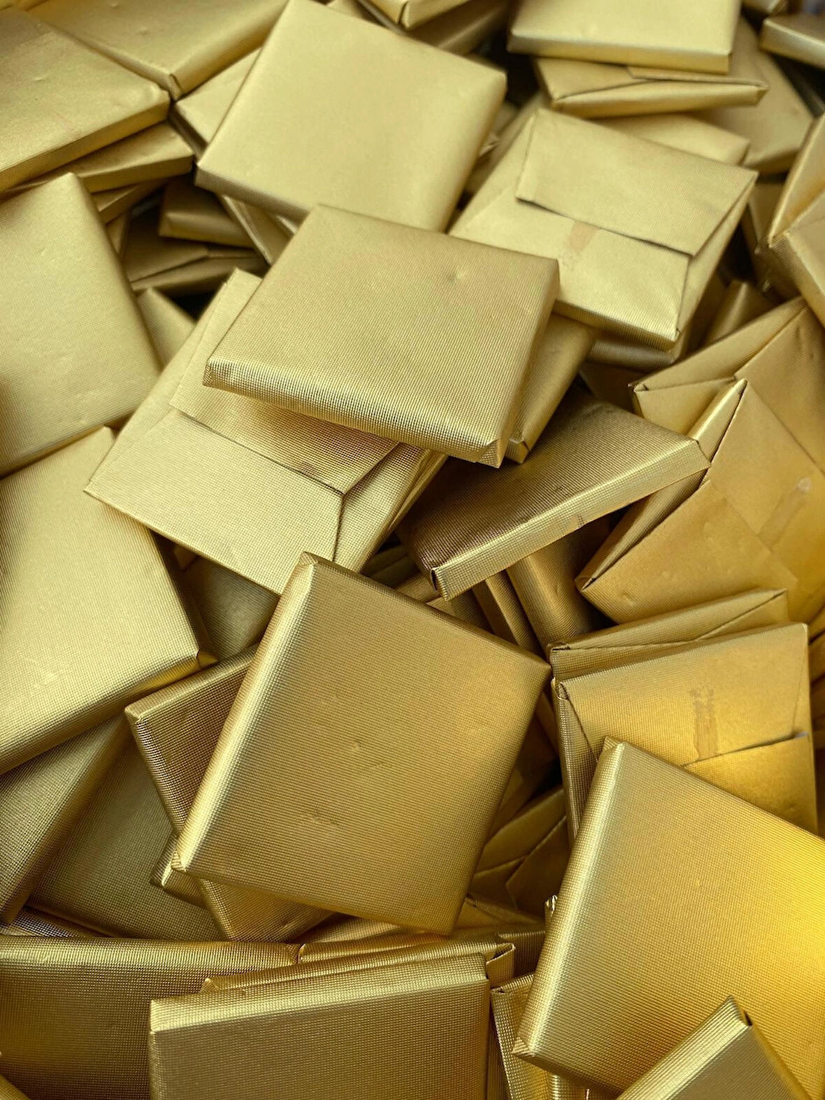 Altın Sargılı Sütlü Madlen Çikolata 250 gr (~32-35 Adet) – %100 Gerçek Çikolata, Kokolin İçermez | Toplu İkramlık & Hediyelik