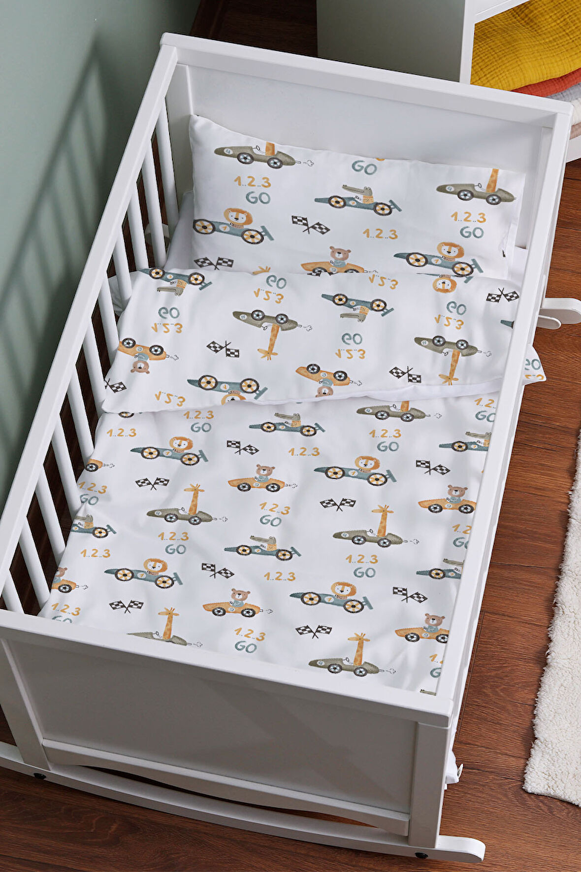Organik Anne Yanı Nevresim Takımı (60x100) - Minik Yarışçılar