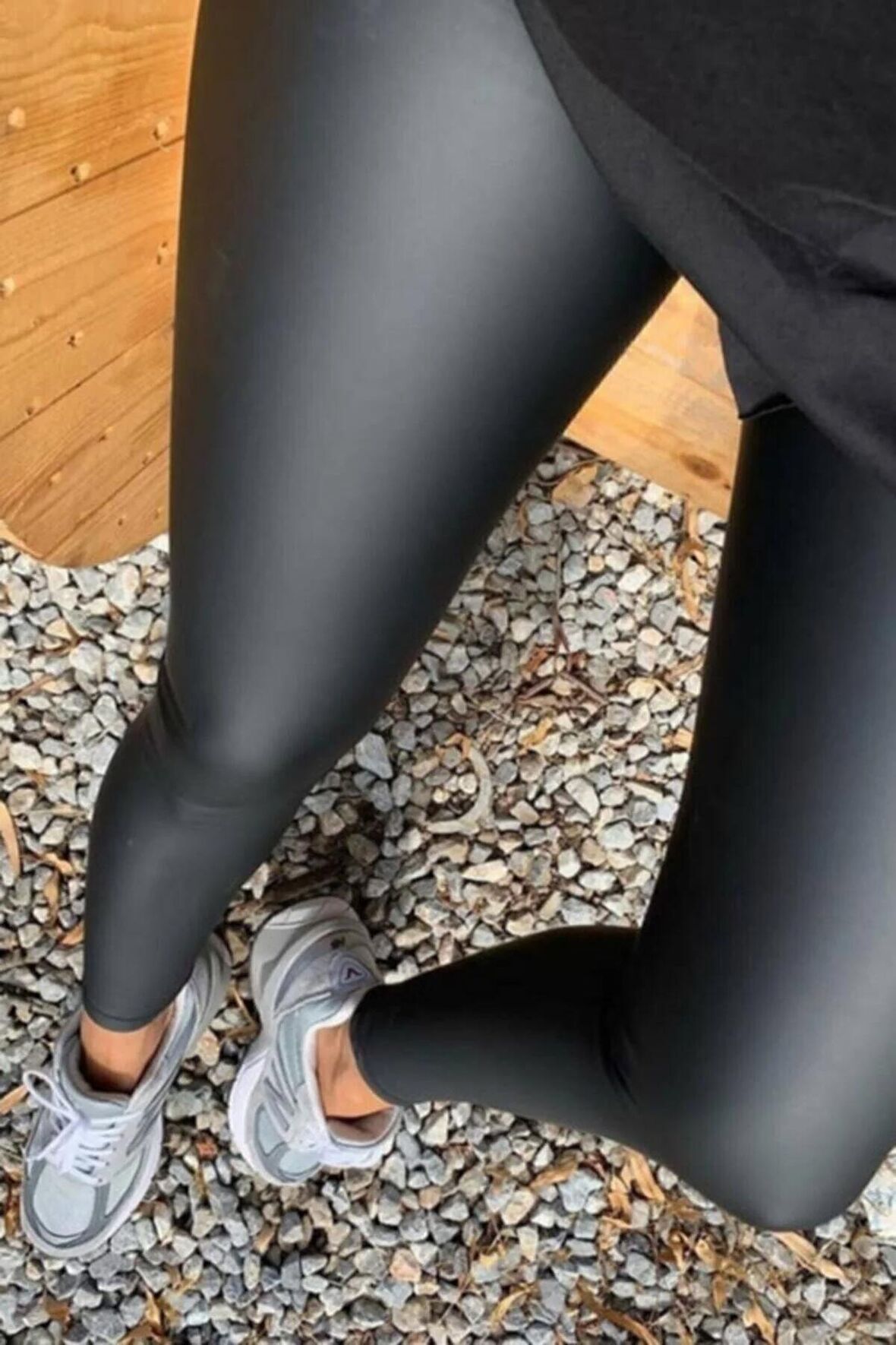 Kadın Siyah Mat Deri Tayt