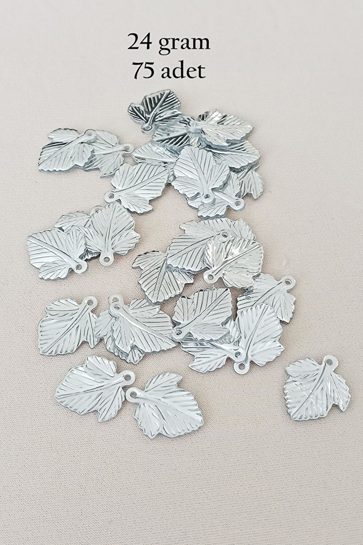 Oya Abiye Bileklik Kolye Pleksi Metalik Plastik Pul Gümüş Renk 24 gram 75 adet - BNC582