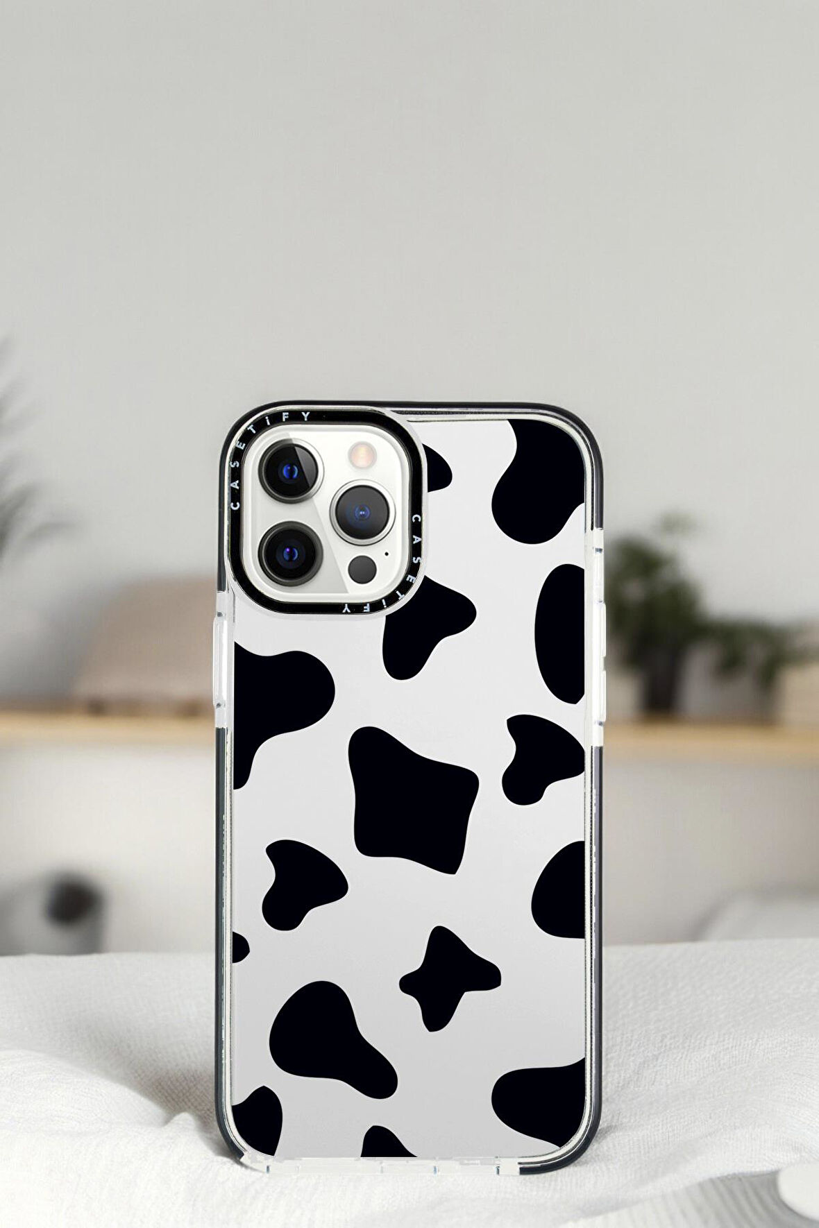iPhone 13 Pro İnek Desenli Casetify Darbe Emci Silikonlu Telefon Kılıfı