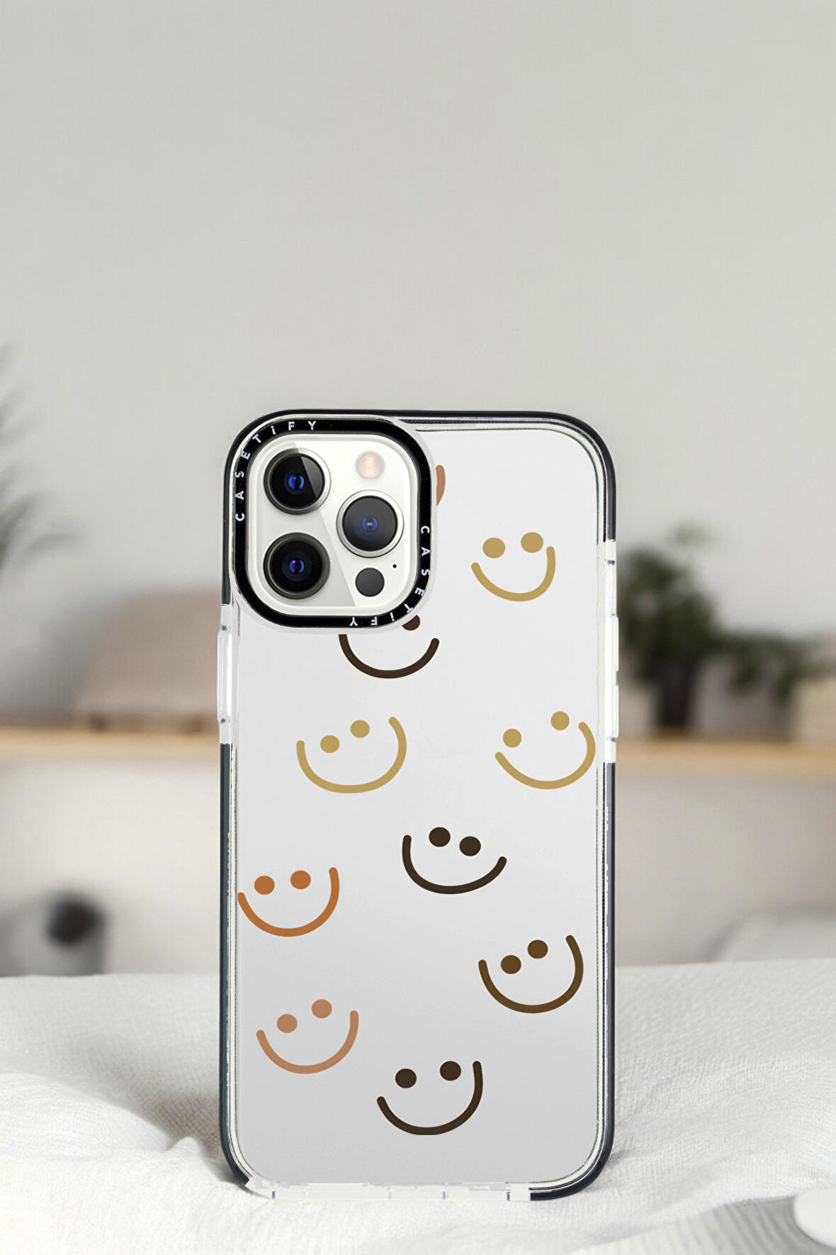iPhone 13 Pro Smile Desenli Casetify Darbe Emci Silikonlu Telefon Kılıfı