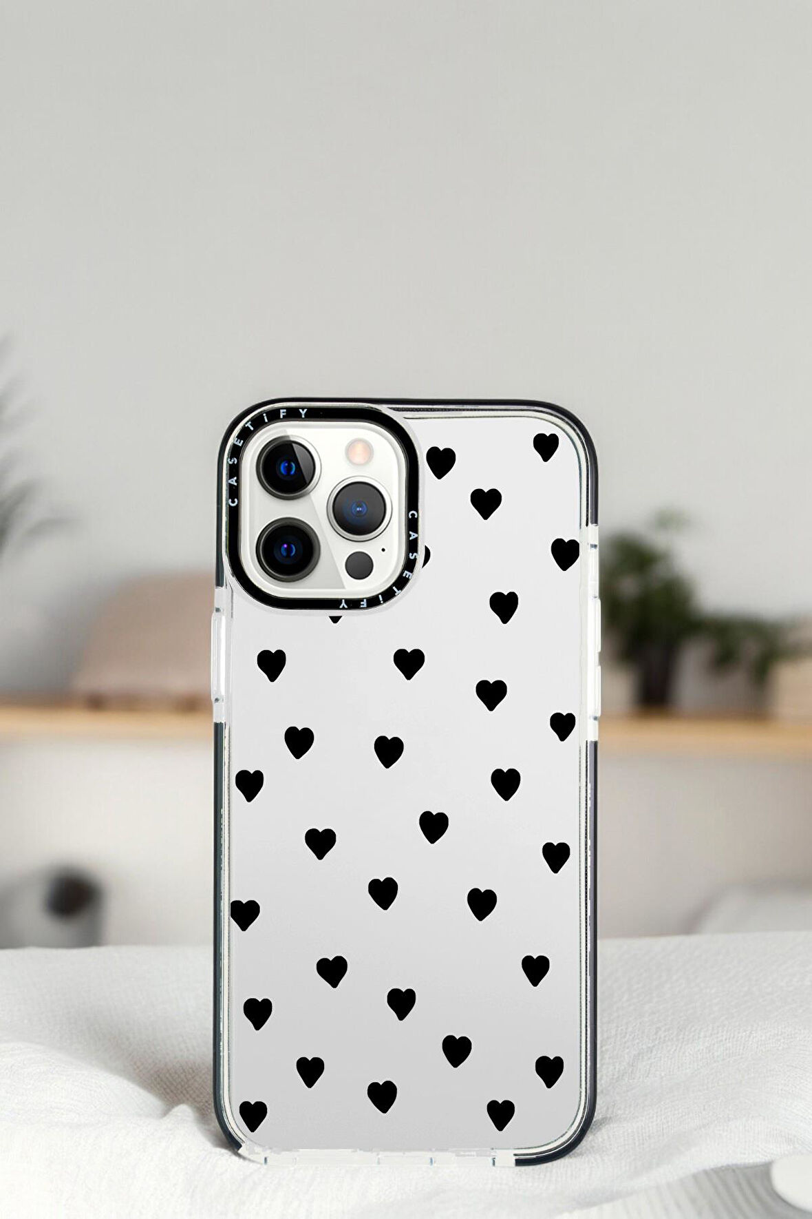 iPhone 13 Pro Siyah Kalpler Desenli Casetify Darbe Emci Silikonlu Telefon Kılıfı