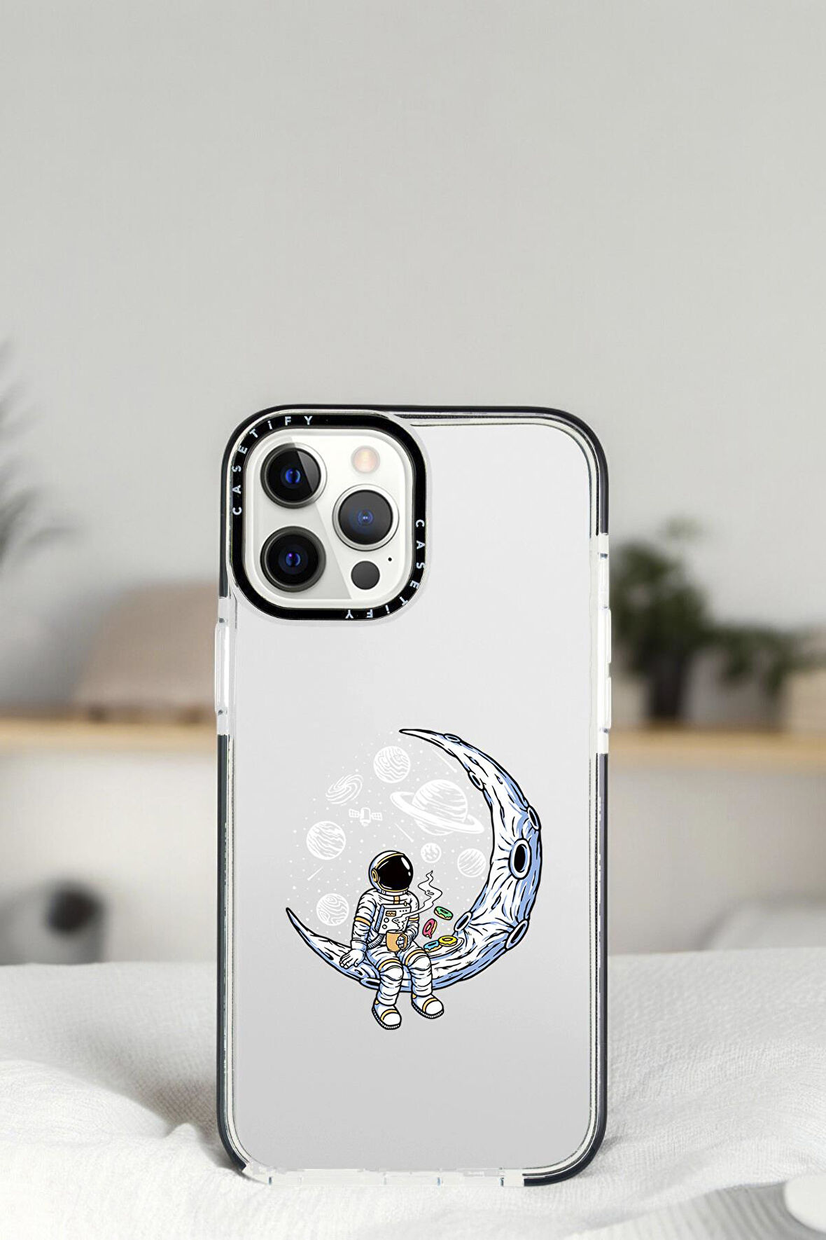 iPhone 14 Pro Max Keyifli Astronot Desenli Casetify Darbe Emci Silikonlu Telefon Kılıfı