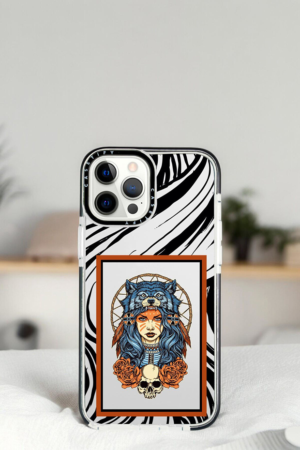 iPhone 14 Pro Max Warrior Woman Desenli Casetify Darbe Emci Silikonlu Telefon Kılıfı